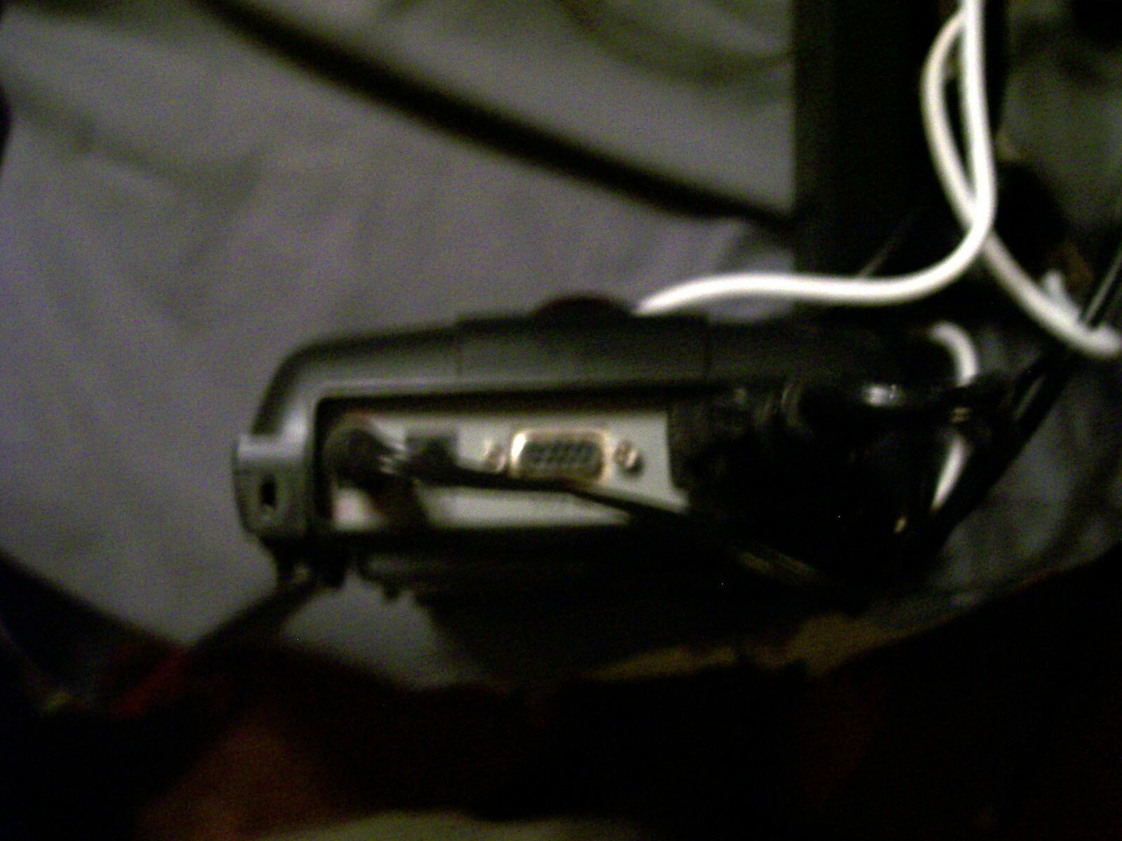AVERMEDIA 300AF+ DOCUMENT CAMERA, CASE POWER SOURCE AND SOME CABLES NO REMOTE