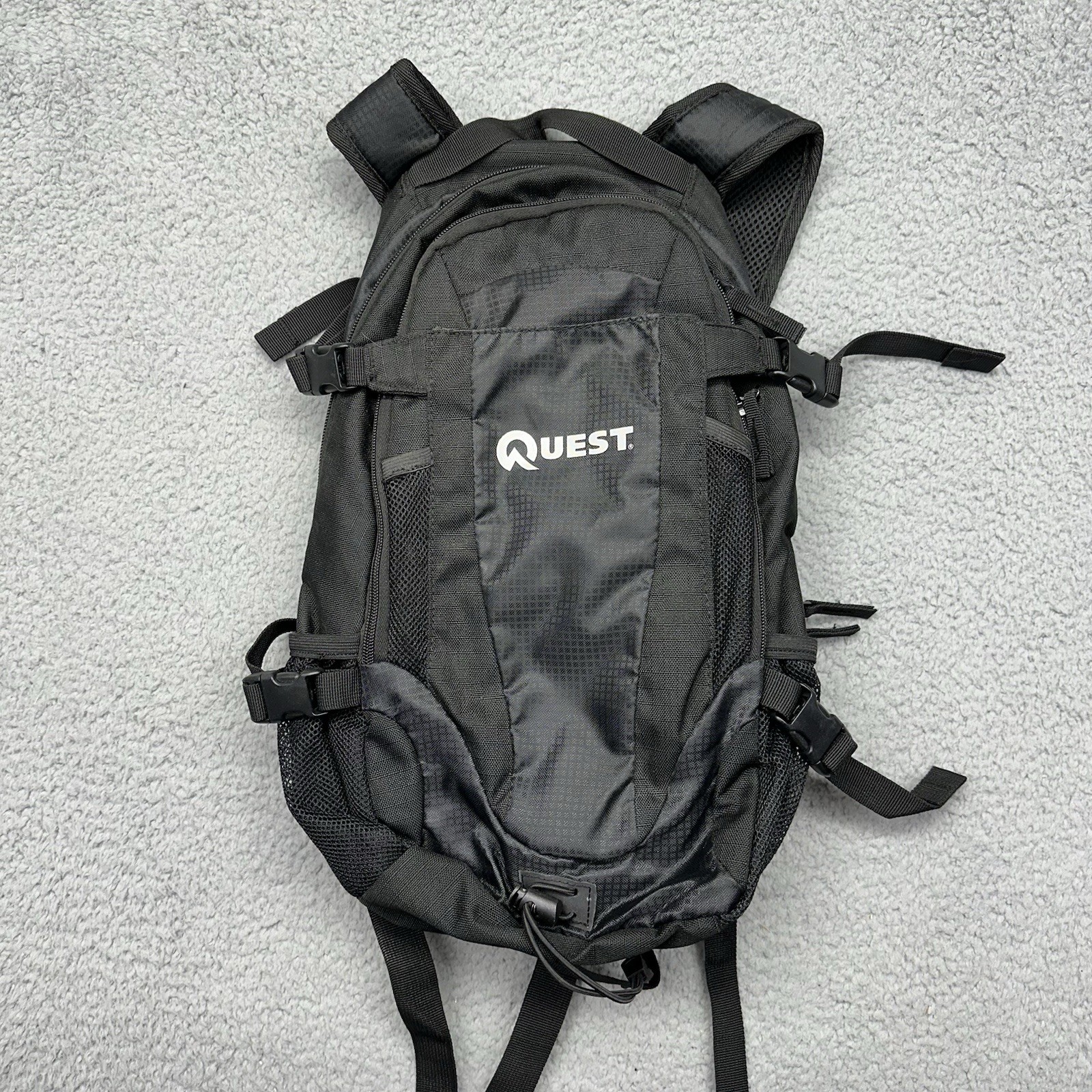 Quest Aspen Brook 2L Black Hydration Pack Backpack CEH011089 Hiking Bag, Bladder