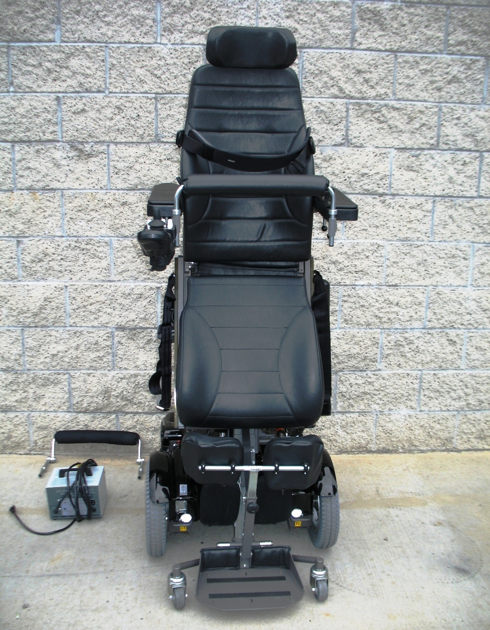 NEW: Permobil 18” 3G ARMREST ARMPAD INSERT black leatherette arm pad.