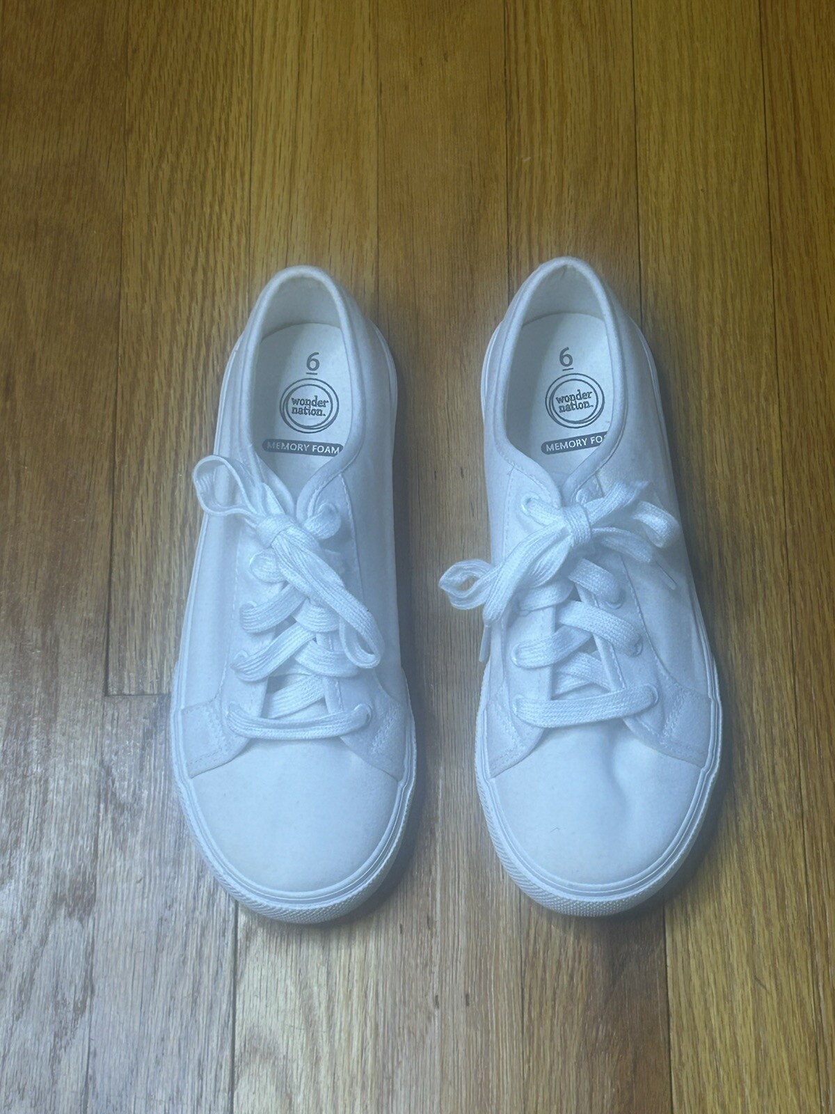 Wonder nation memory foam womans size 6 color white