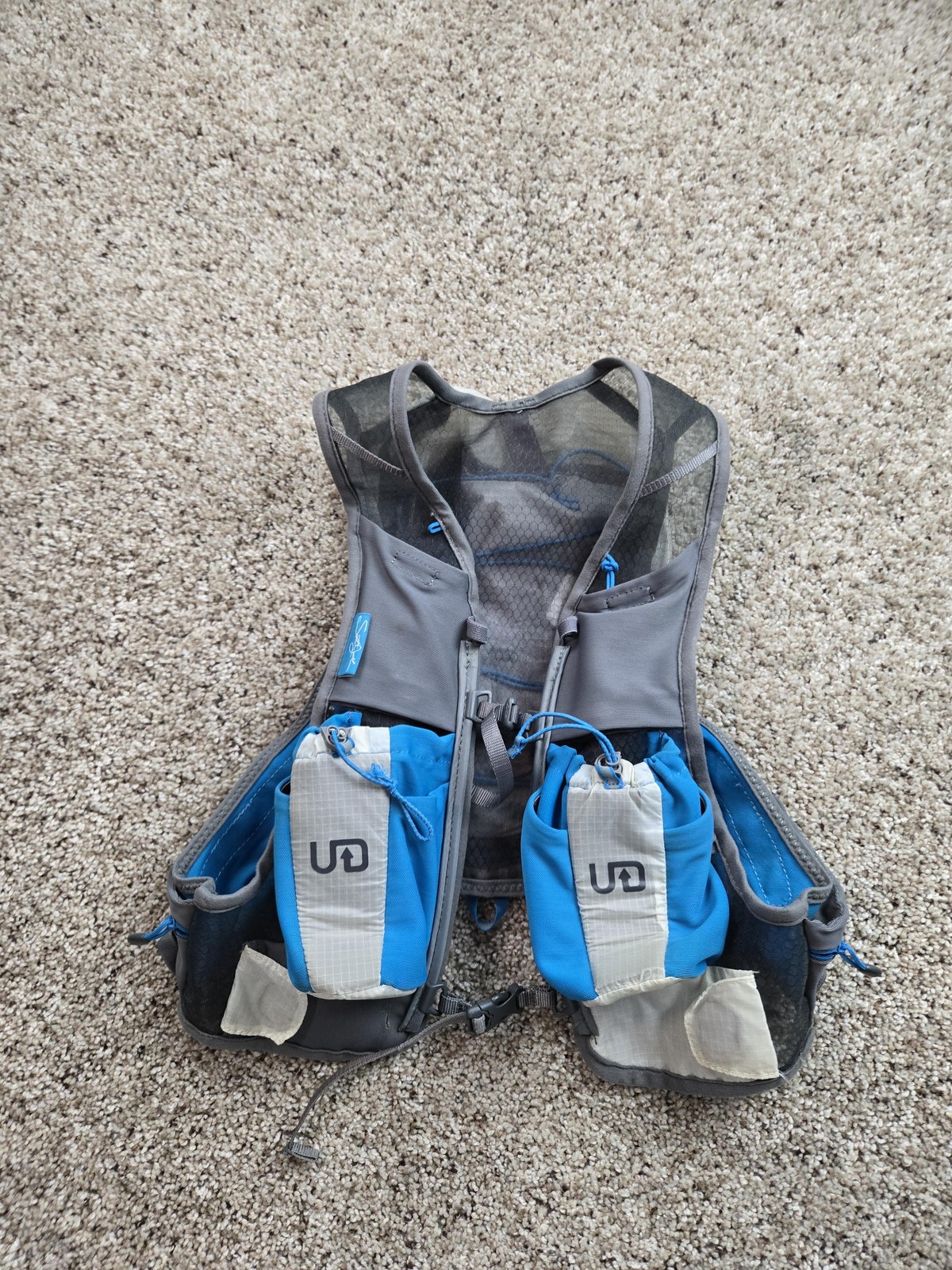 Ultimate Direction Hydration Vest Gray 32 Trail Running Pack UD Pockets