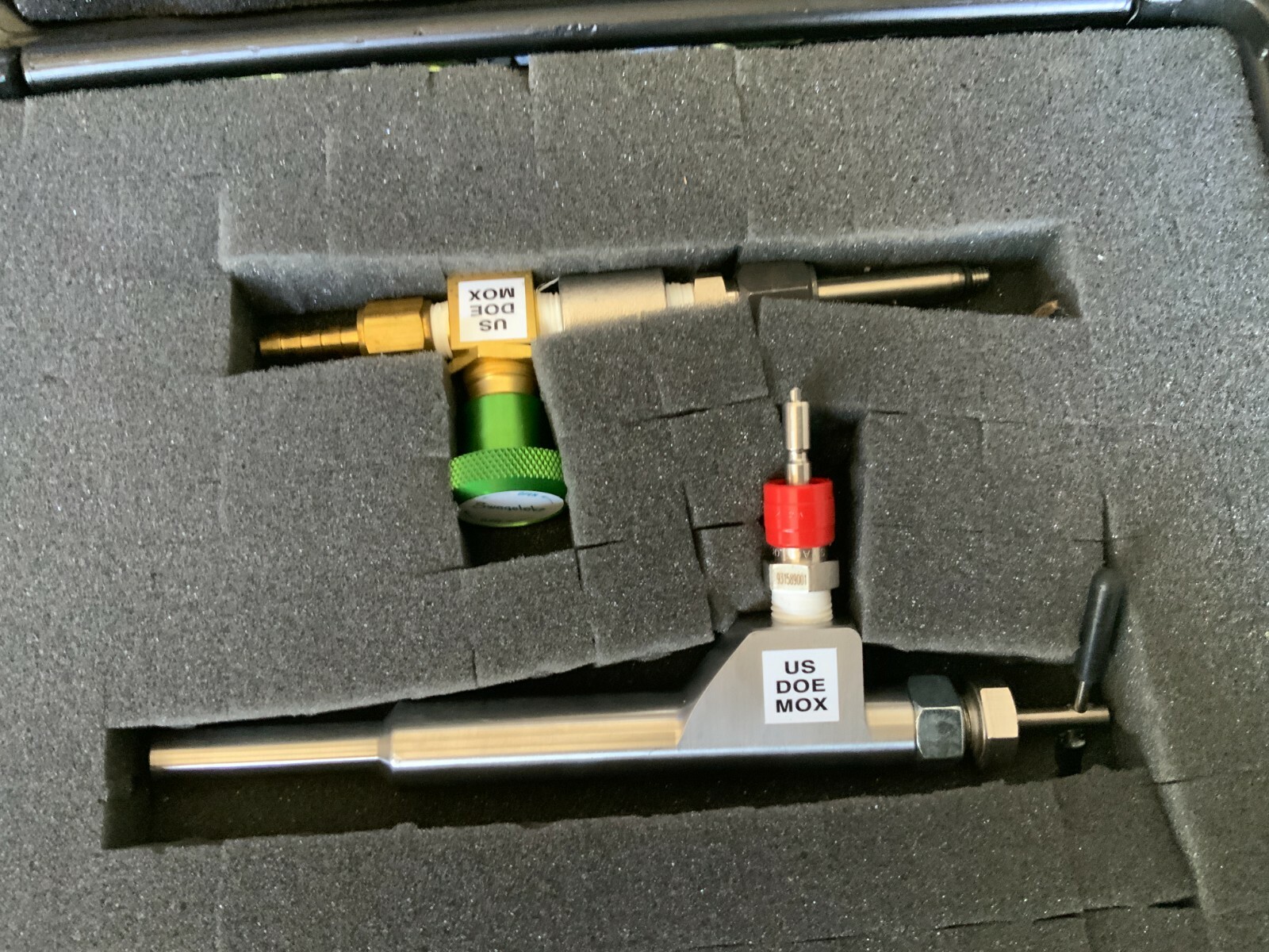 Assorted Valves for Omega and VIC Leak Detection
