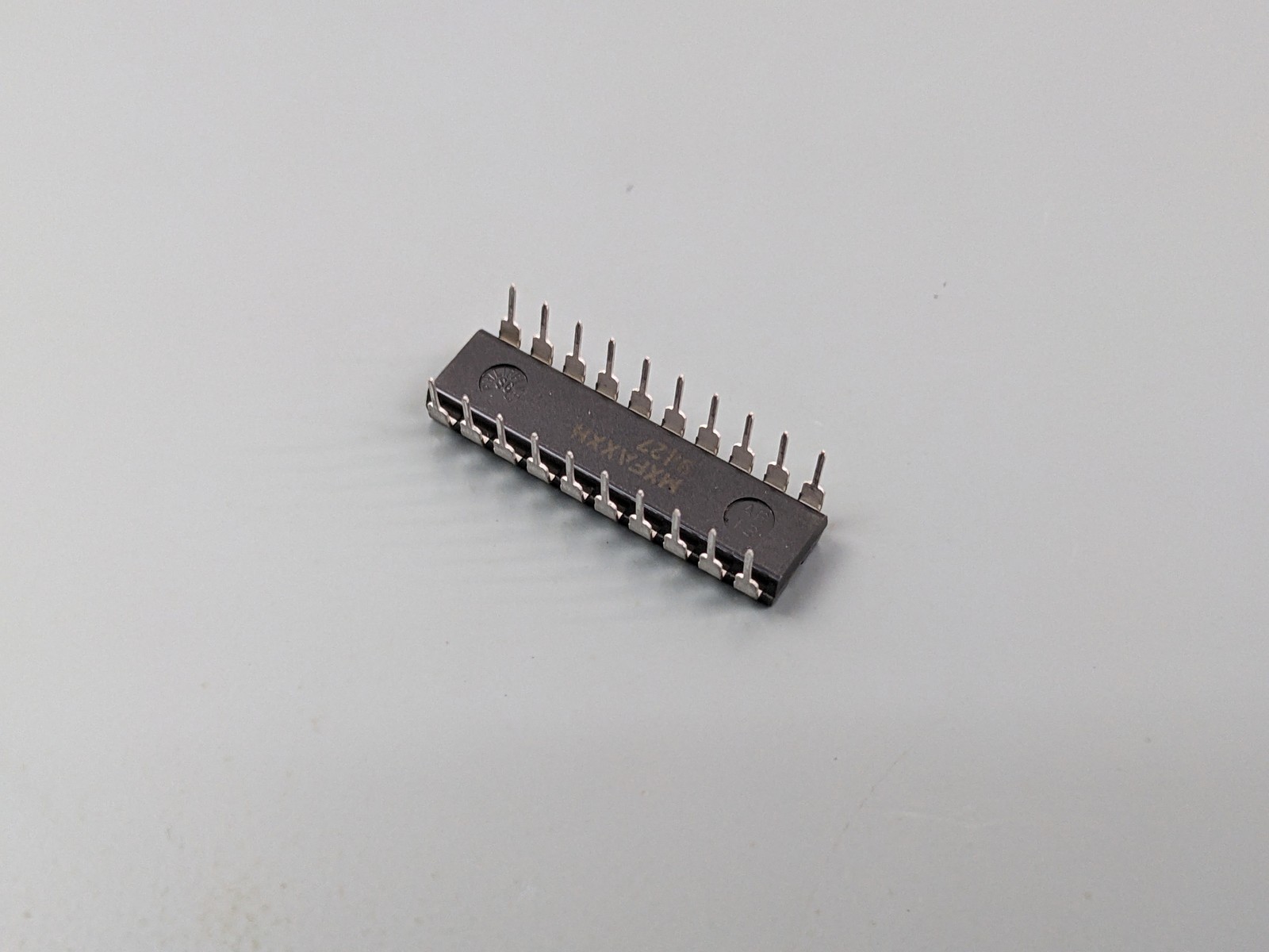 Maxim MAX528 Octal 8-Bit Serial DAC with Output Buffer