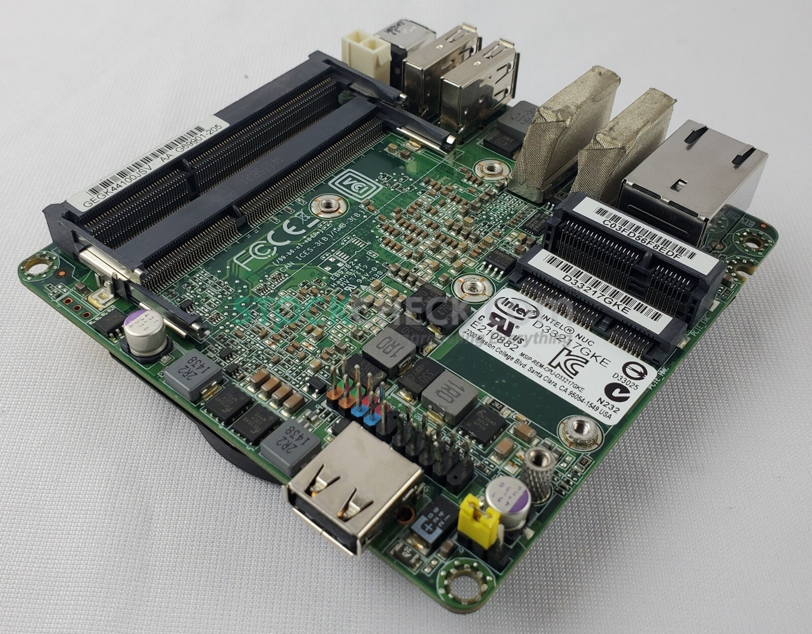 Intel D33217GKE NUC Board