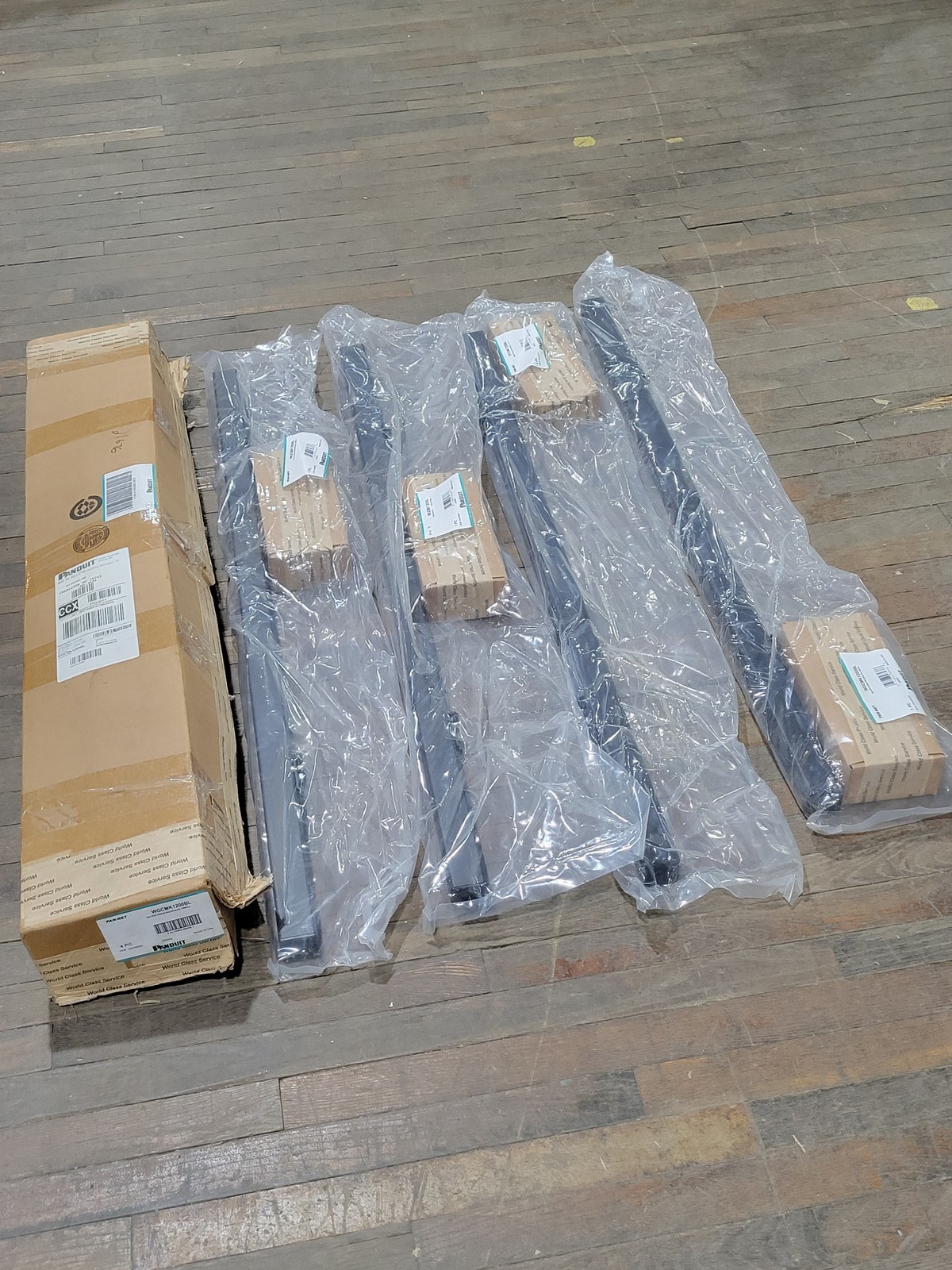 4 Panduit WGCMK1200BL Wyr-Grid Cabinet Mounting Kit 1200mm Elevated Bracket
