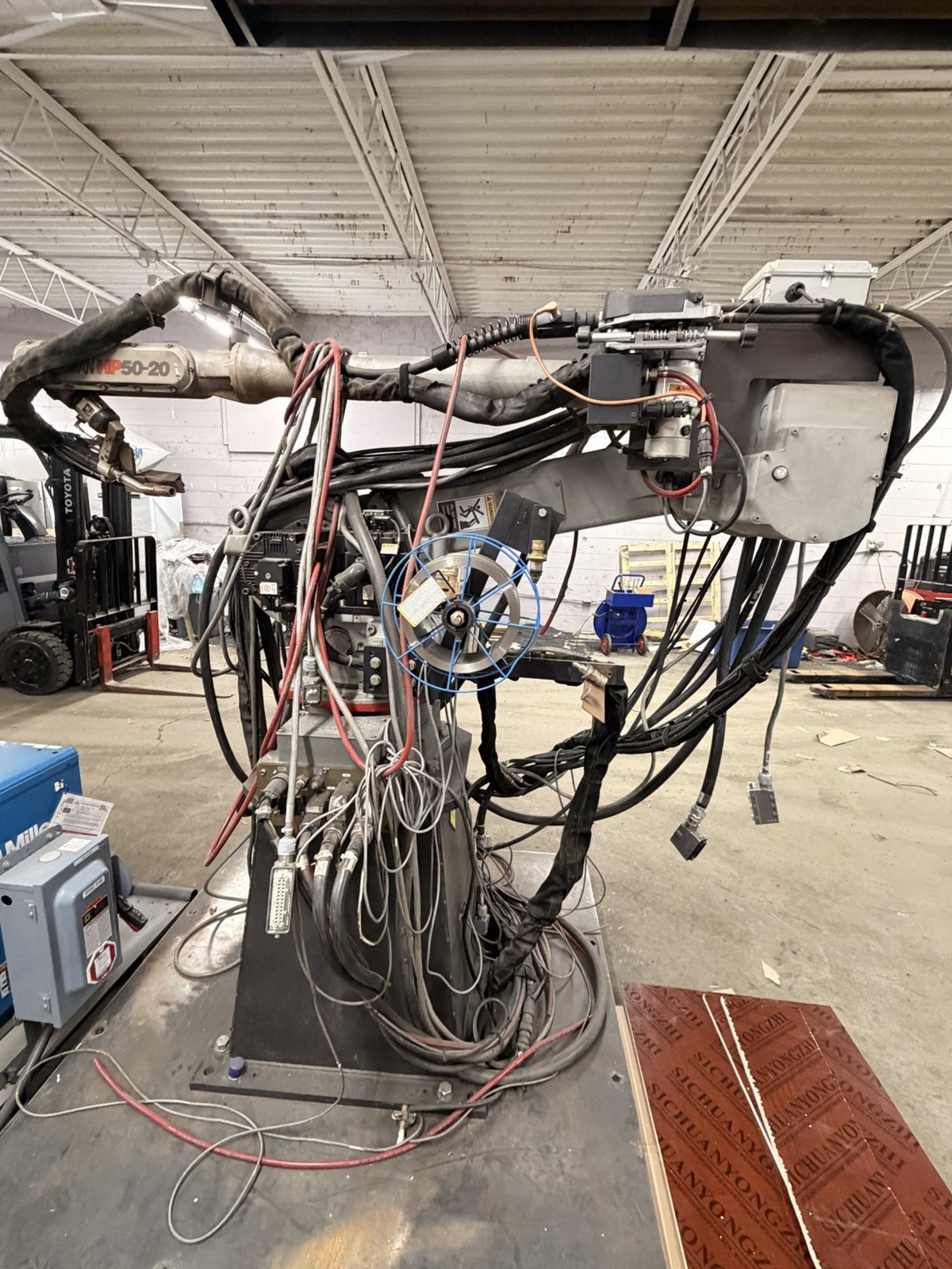 MOTOMAN HP50-20 Welding Robot NX100 Control