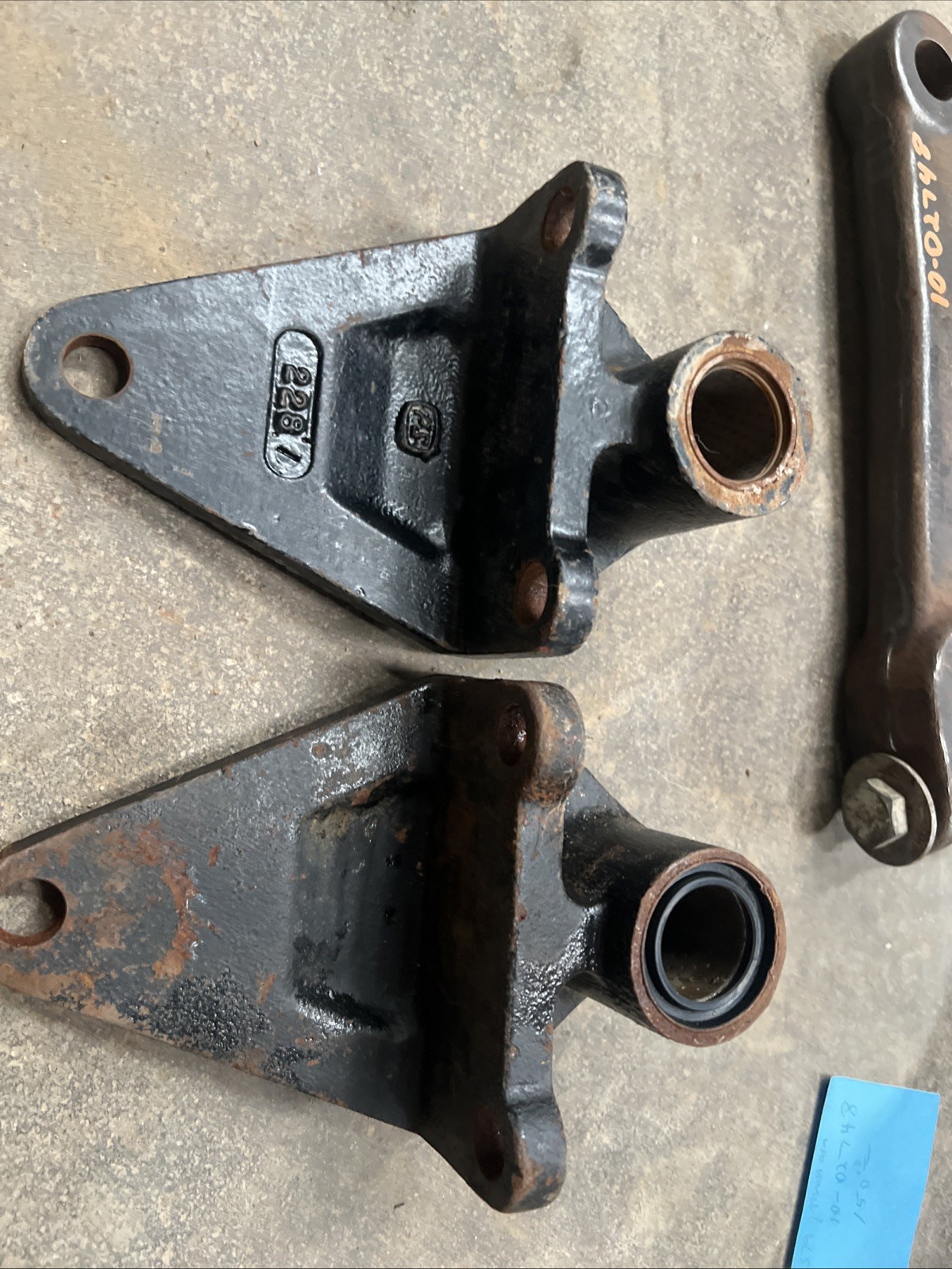 PETERBILT 379 SPRING HANGER 3731758