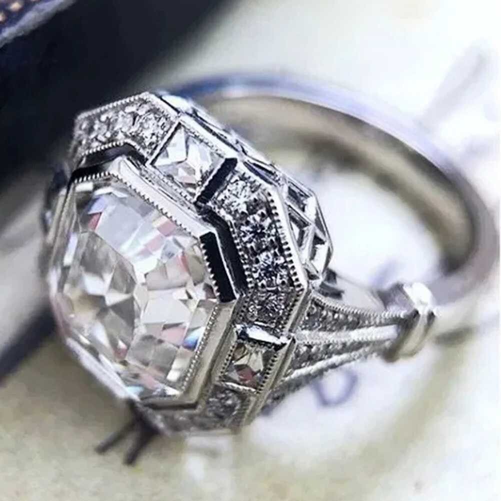 Elegant 925 Sterling Silver White Topaz Charms Wedding Engagement Ring Size 8