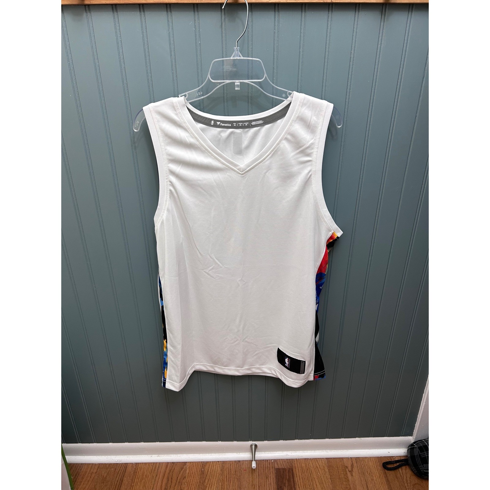 Fanatics Mens Medium White NBA Basketball Jersey Athletic V Neck