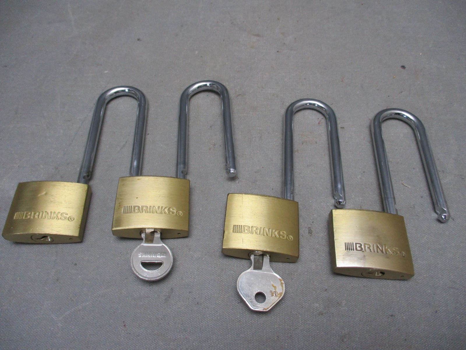 Lot of 4 Brinks Solid Brass Padlock Keyed Alike 32mm Body  2-1/2” Shackle 2 Keys