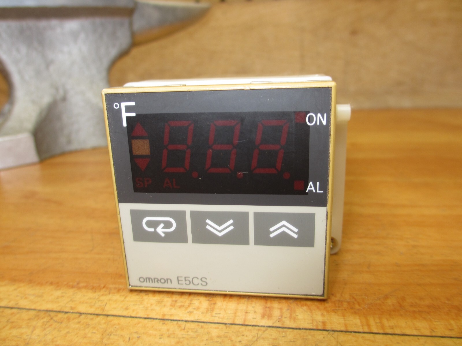 Omron E5CS-Q1KJX-F *USED POWERS UP* Temperature Controller