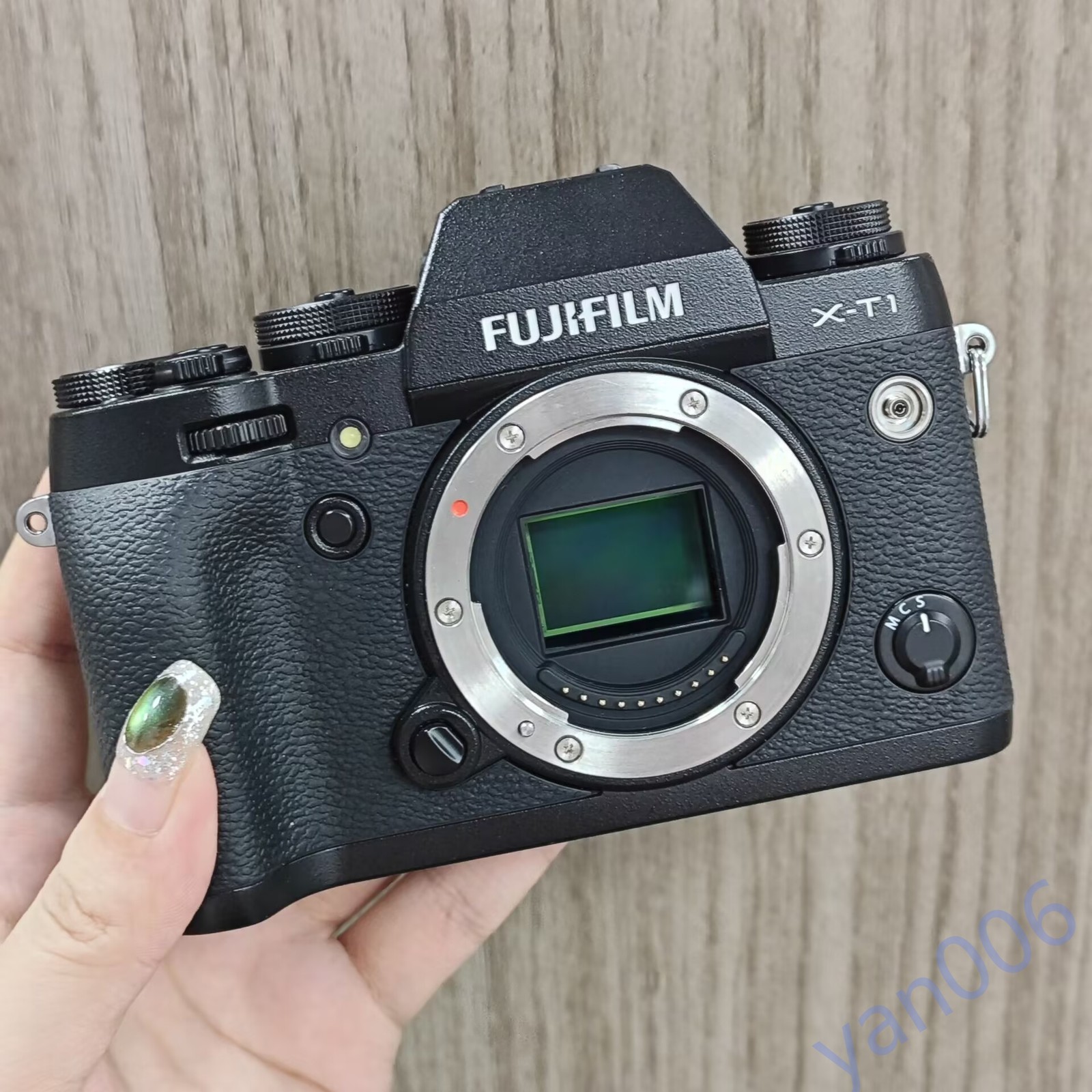 Fujifilm Fuji X-T1 XT1 16MP Mirrorless Digital Camera Body Only English Black