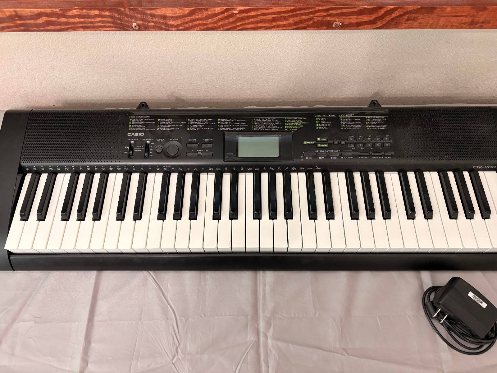 Casio CTK - 1100 Electric Digital Keyboard 61 Key / Original Box - Works