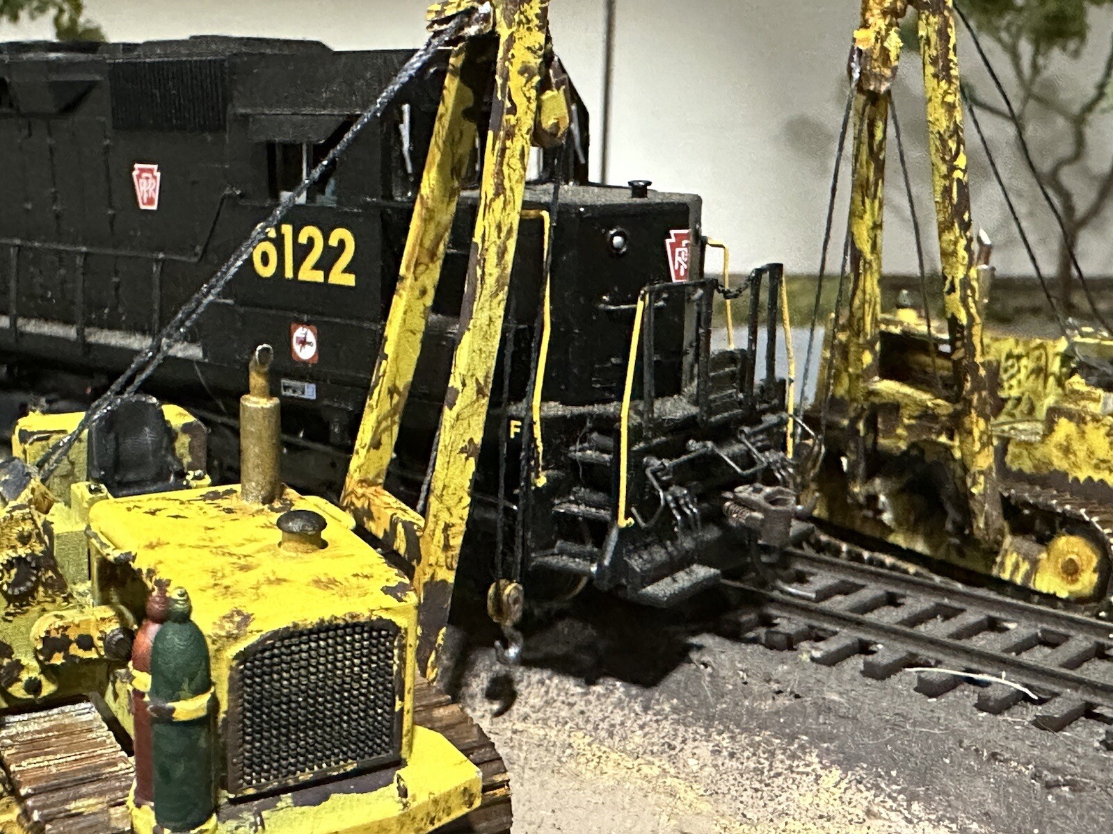 N Scale Dozer Cat 583 Pipe Layer Derail Rescue