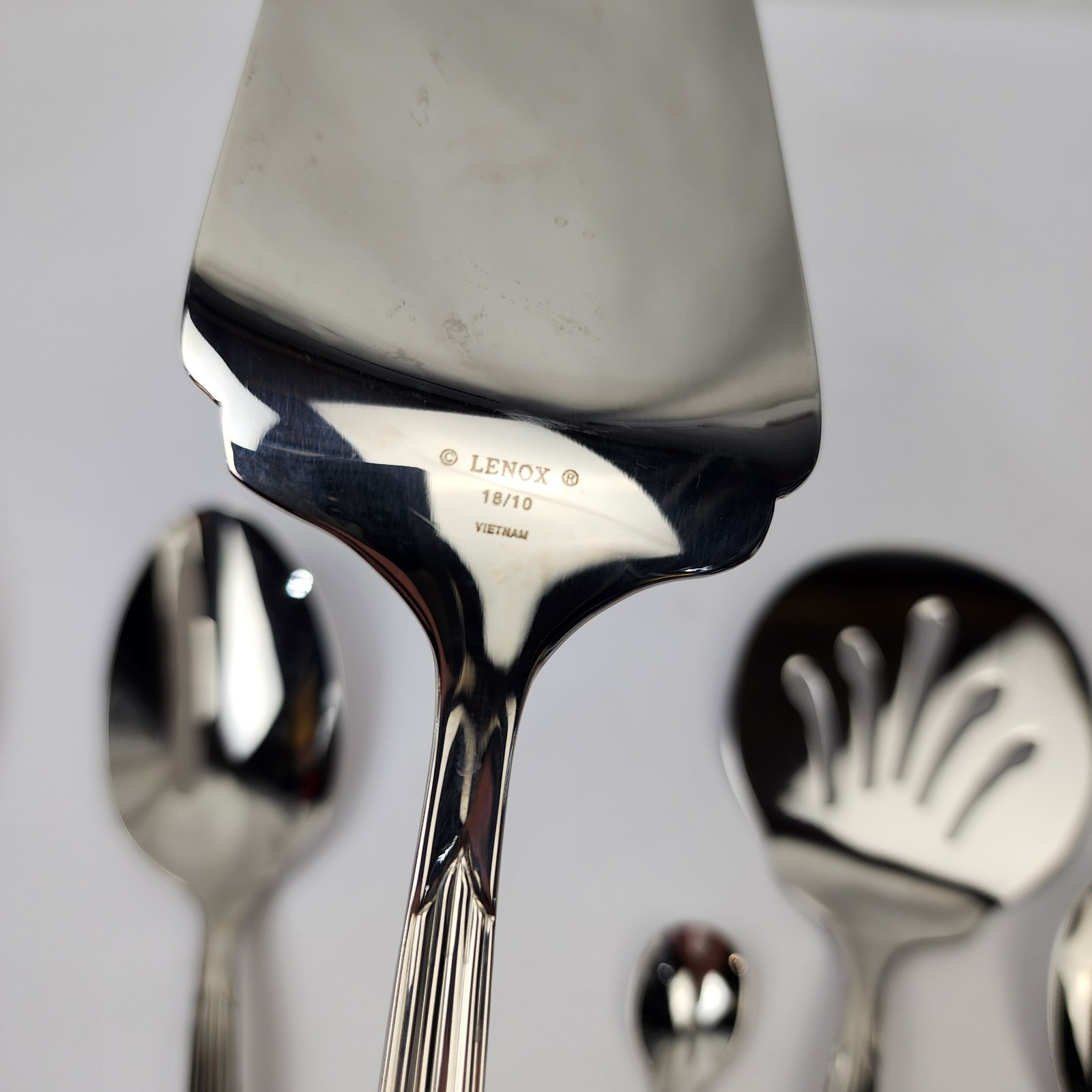 Lenox Stainless Flatware 18/10 Kennedy Serving Set 7pc Grooved Handle Glossy