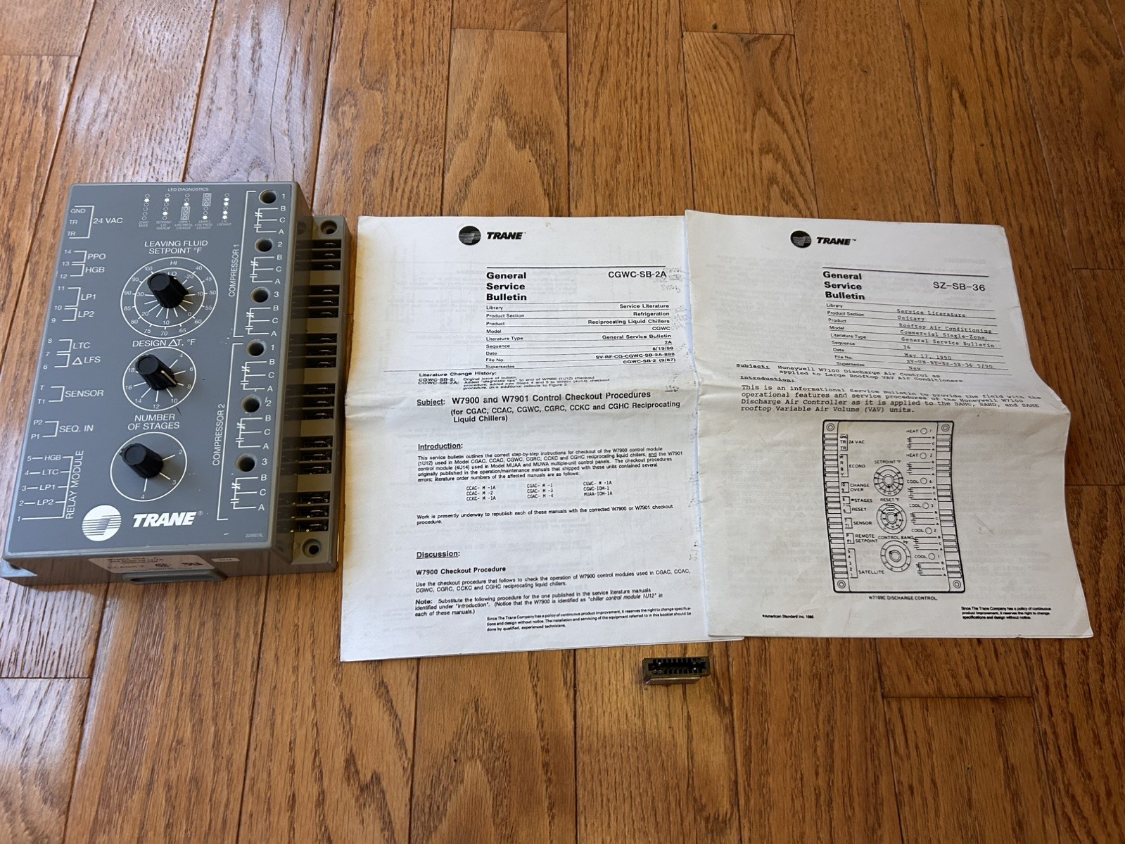 Honeywell W7900 1014 reciprocating Chiller control TRANE CNT04654