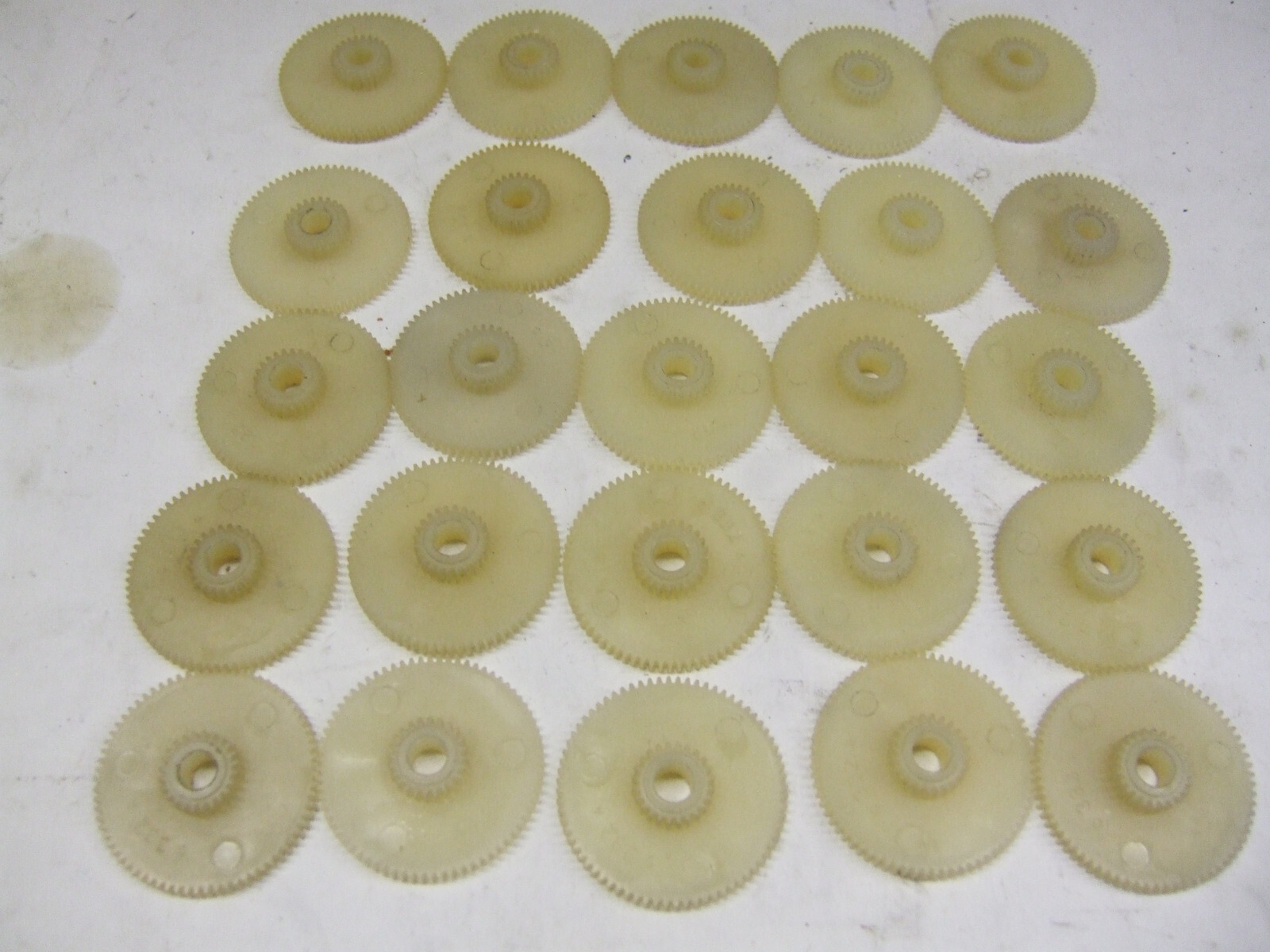 Bally Bingo pinball   NOS PLASTIC MOTOR GEARS C-322-A  GEAR #4 (25) COUNT