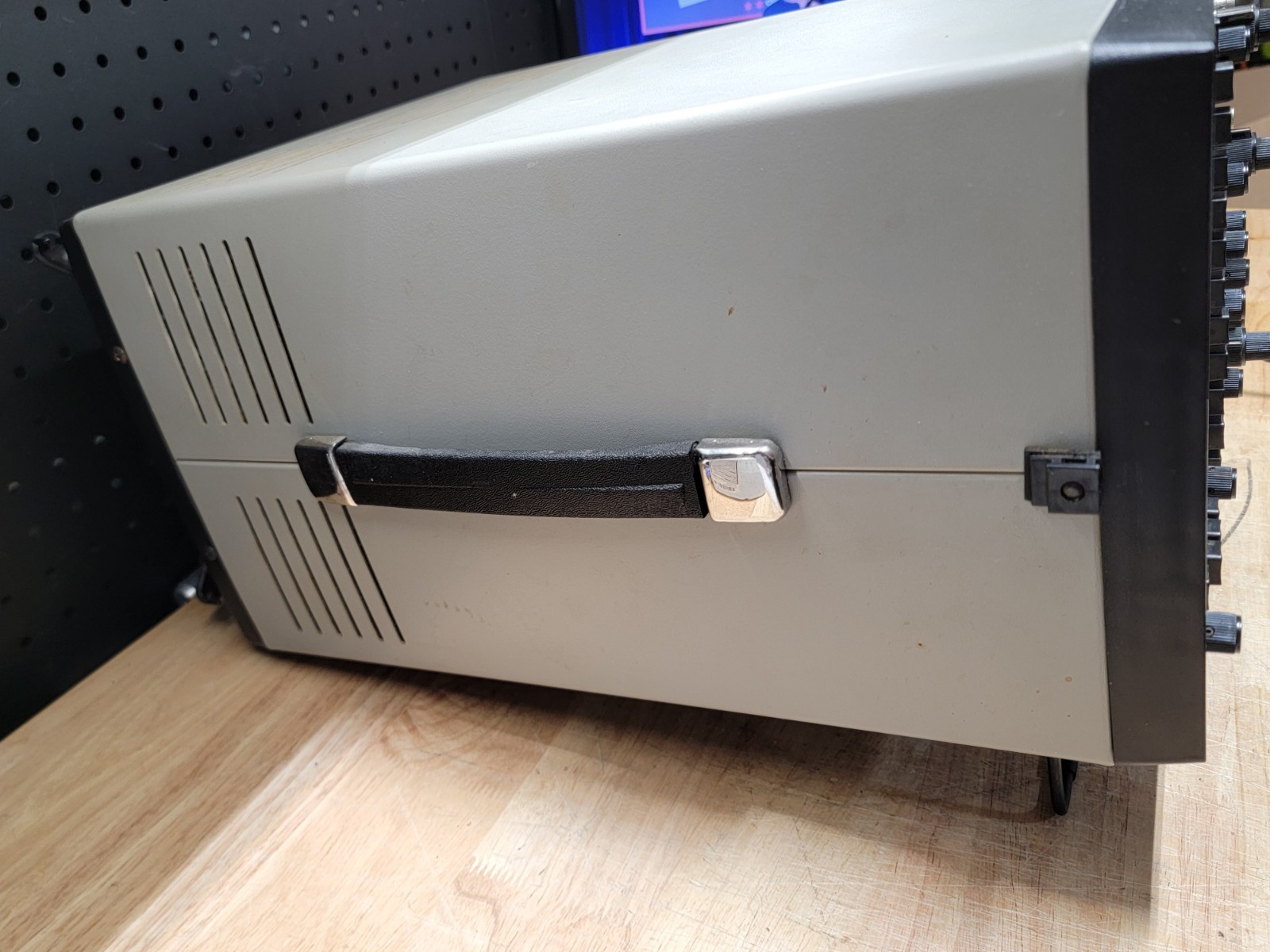 Vintage Sencore Model SC61 Oscilloscope Waveform Analyzer Powers On! *READ*
