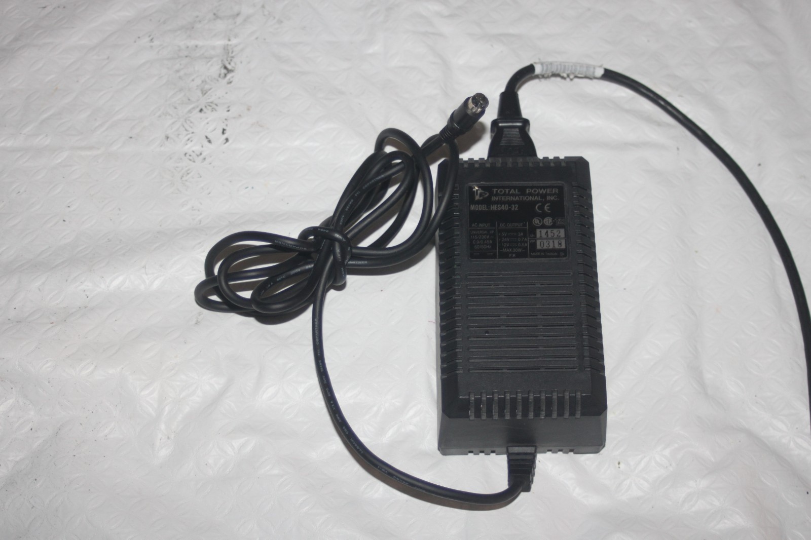 Total Power International HES40-32  AC Adapter 5V 3A