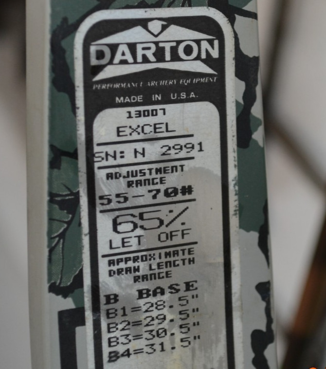 Vintage Darton Compound Bow. Right Hand. Excellent condition with arrows