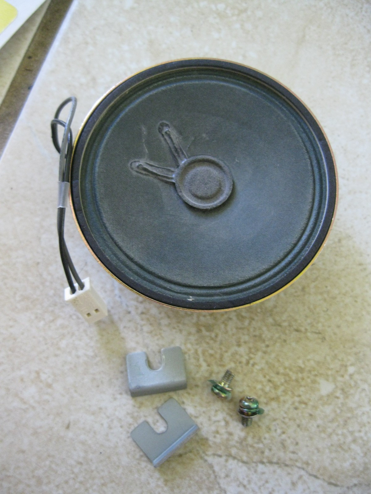 Yaesu FT-757GX  Original Internal speaker in Good shape and working well