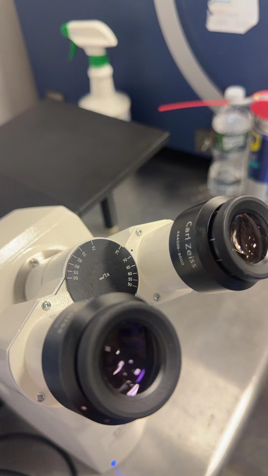 Zeiss Axio Vert.A1 Inverted Fluorescence Microscope w/ Axiocam 105 & 4 Objective