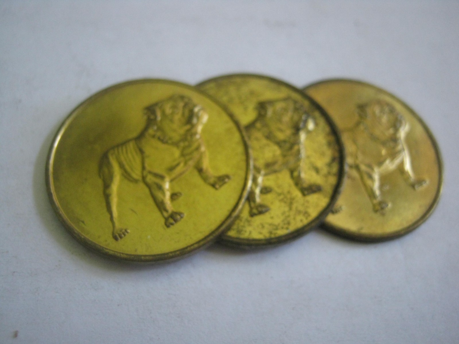ONE Undated (circa 1970-1983) MACK Trucks Bulldog 25mm Brass Token Pocket Piece