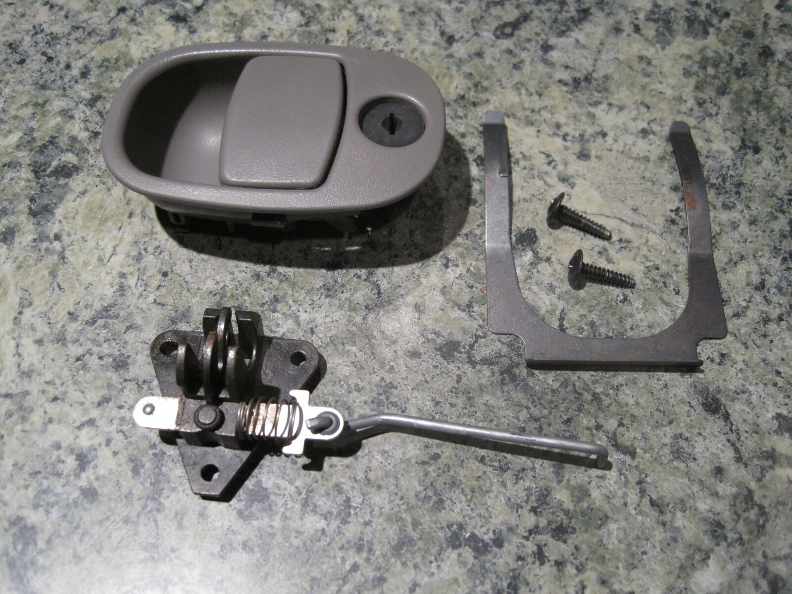 Chevrolet Trailblazer Glove Box Latch 2002-05 Glovebox Handle w/o key Med Gray