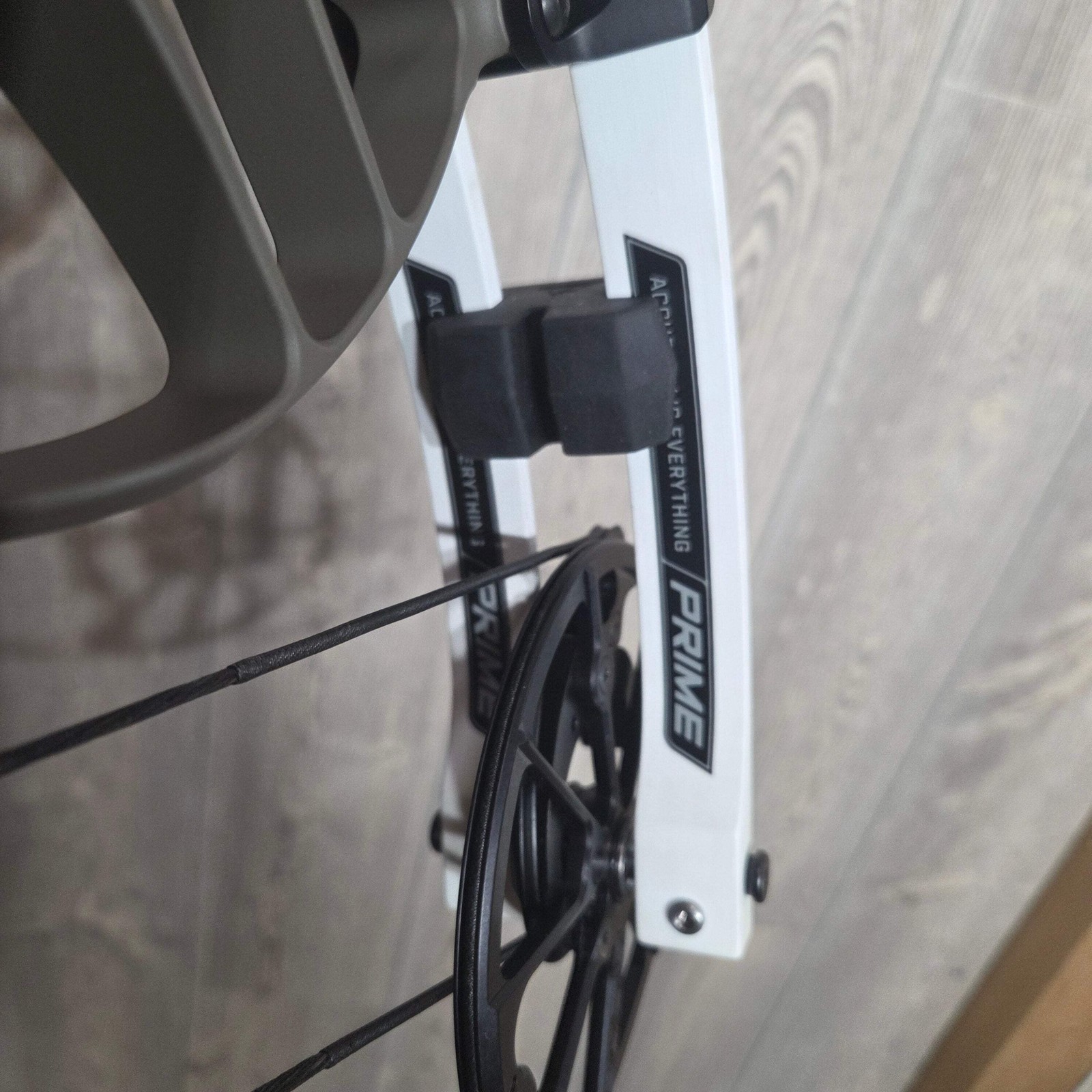 Prime Form 60-70# Morrel Riser White limbs