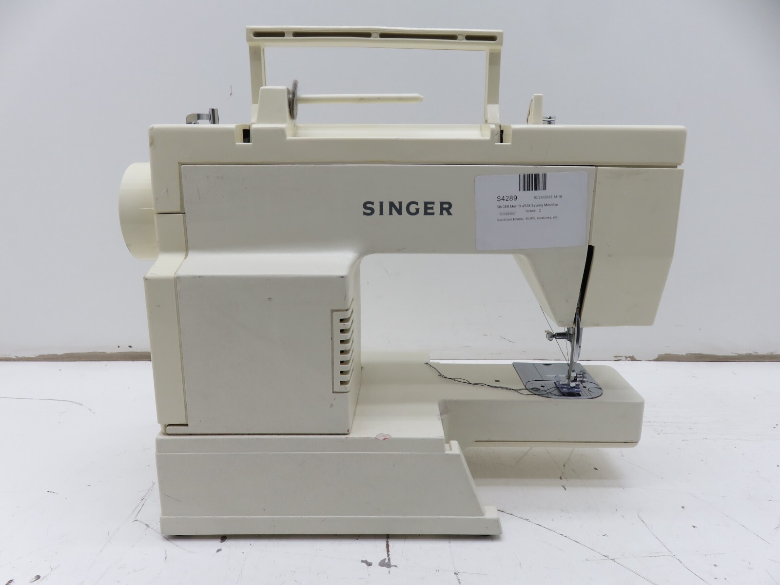 SINGER Merritt 4528 Sewing Machine - Untested As-is