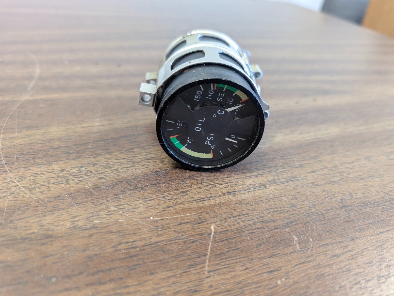 Cessna 9910482-1 Dual Oil Pressure and Temperature Indicator