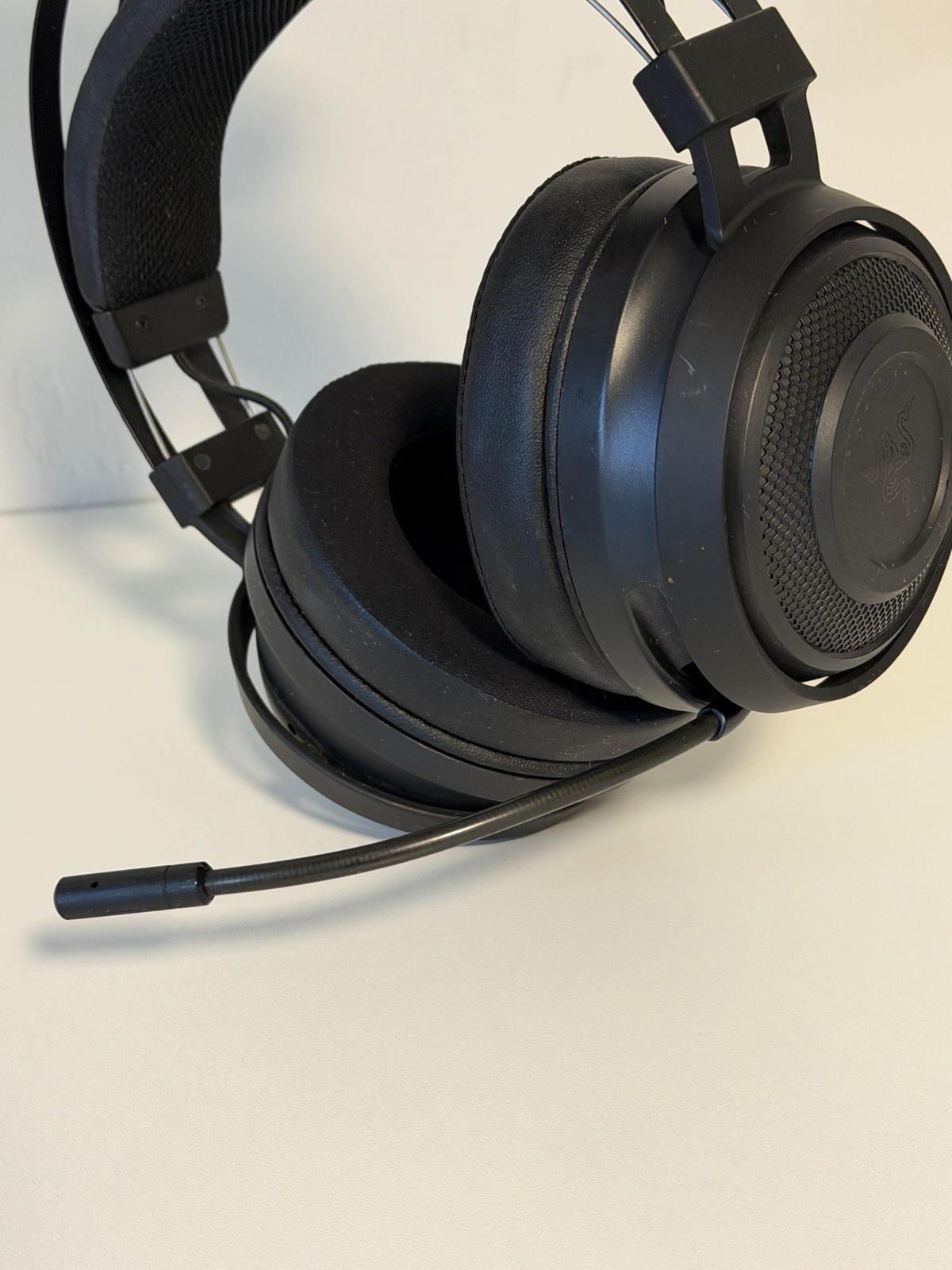 Razer Nari Essential Wireless Gaming Headset - No Dongle