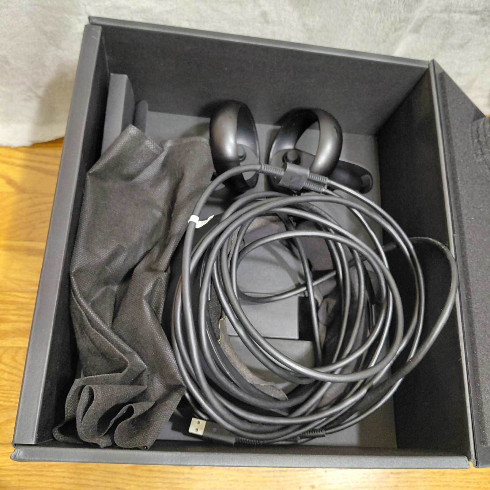 Meta Oculus Rift S VR Set w/ Controllers In Box Original Oculus