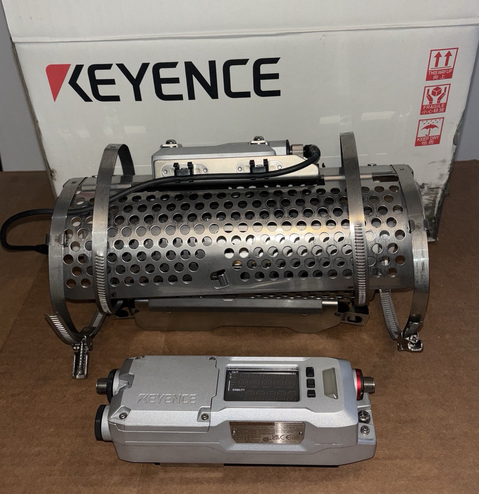 Keyence FD-R125  Clamp-on Digital Liquid Flow Meter Sensor Used