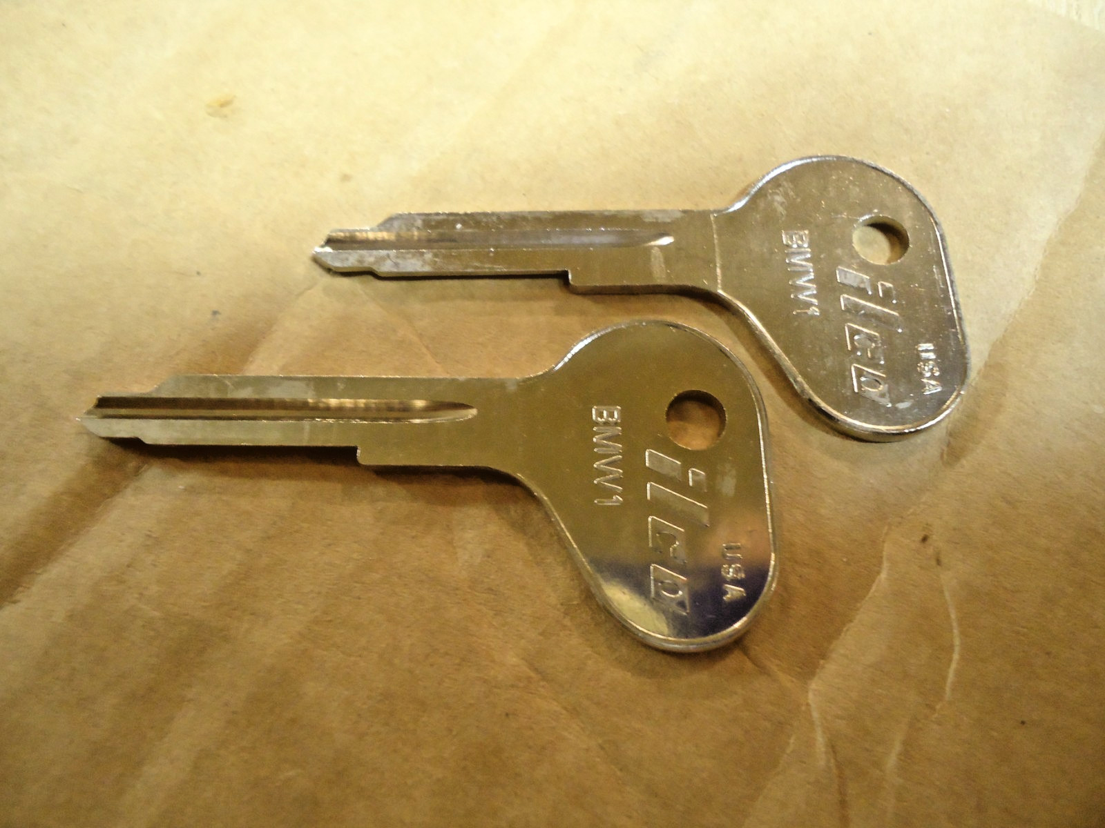 LOT OF 2 BMW1 B80NR BM-W Type Key Blanks for BMW     8