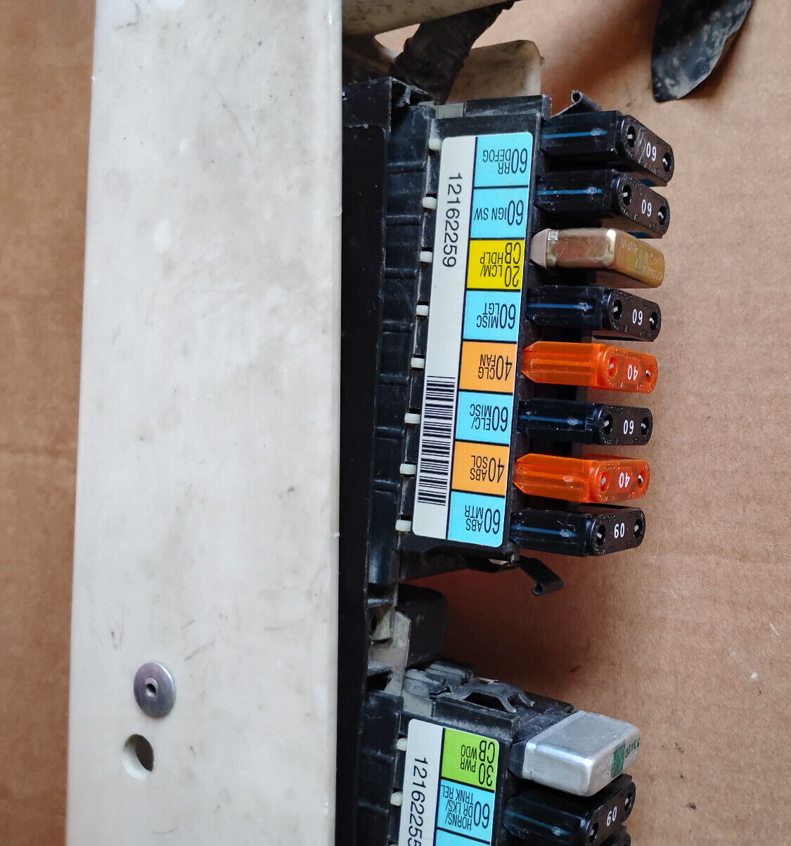 1997-99 BUICK LE SABRE UNDER HOOD FUSE BOX 25535534 OEM