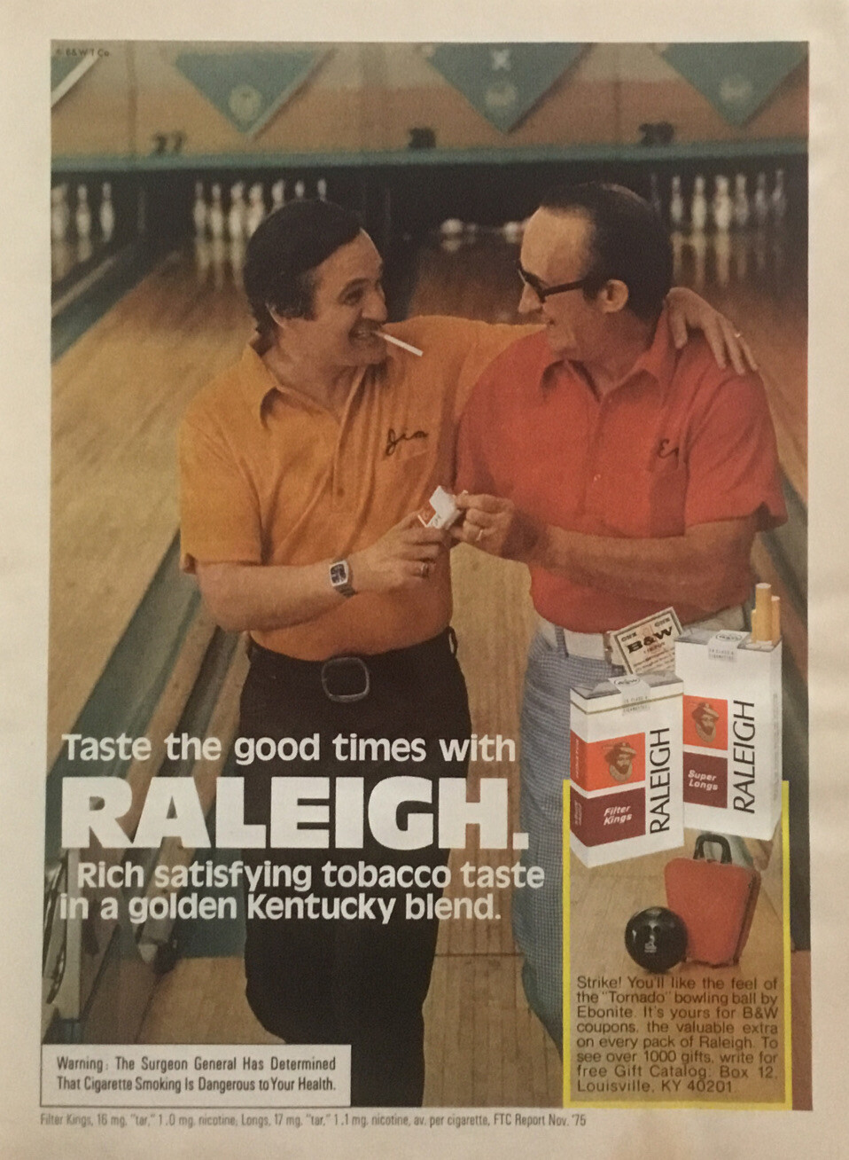 1976 Raleigh Cigarettes Full Page Print Advertisement Bowling Alley Buddies