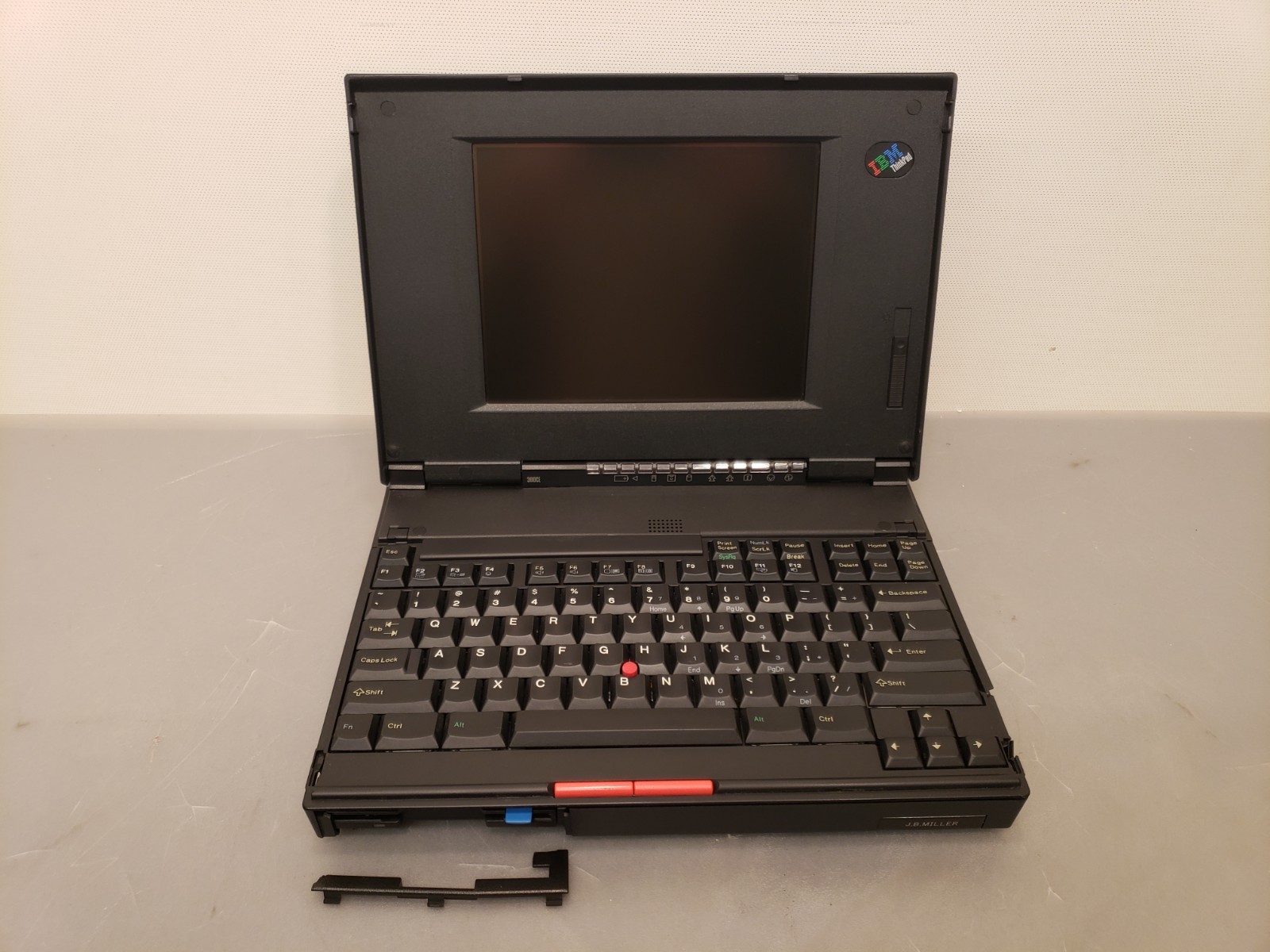 Vintage IBM Thinkpad 360CE 2620 486DX2 50MHz DOS 6.22 Win3.11 **AS-IS Cosmetics