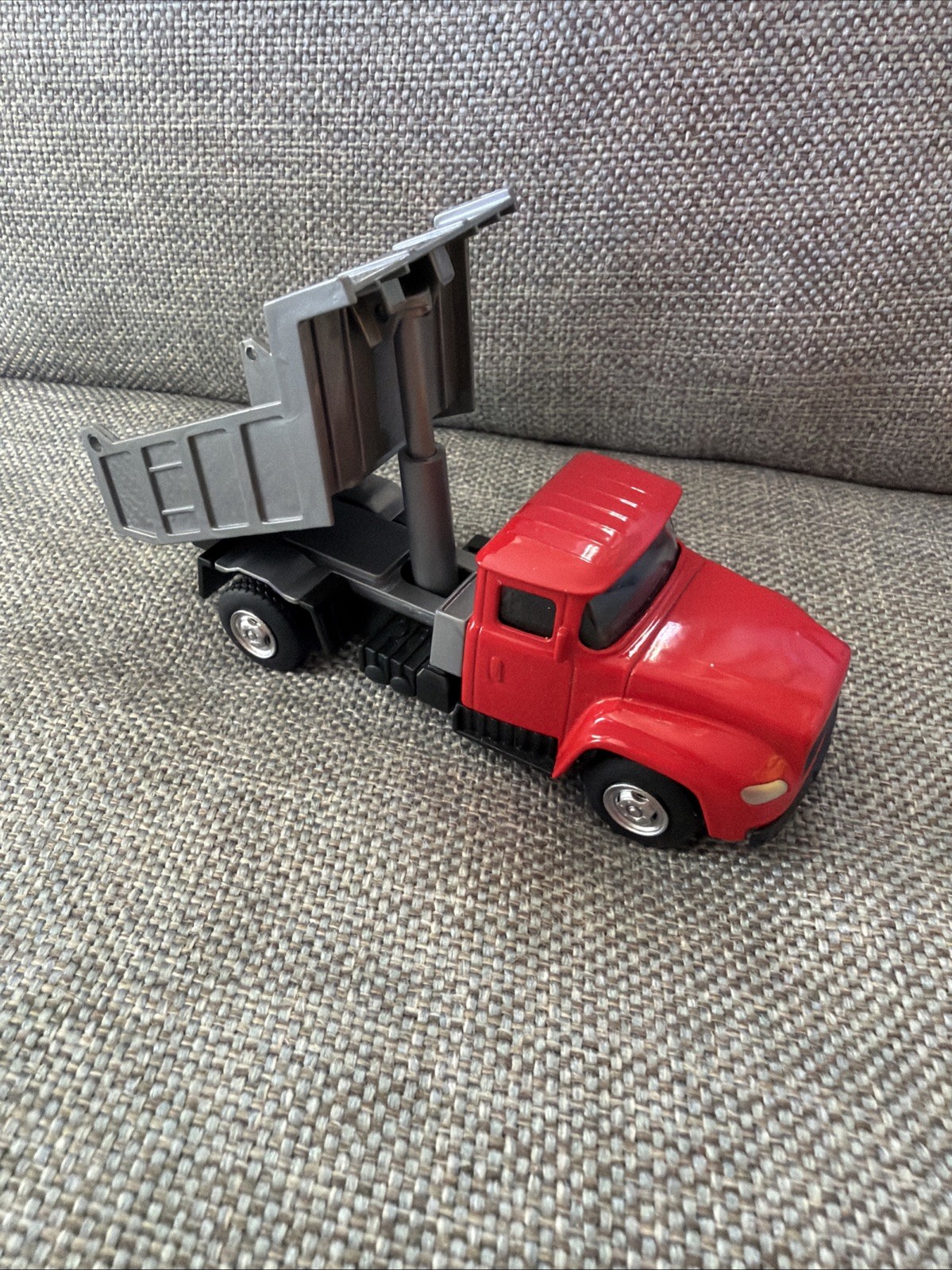 Farm Toy, Diecast Dump Truck, Candy Apple Red, 1/52 Scale Working Dump