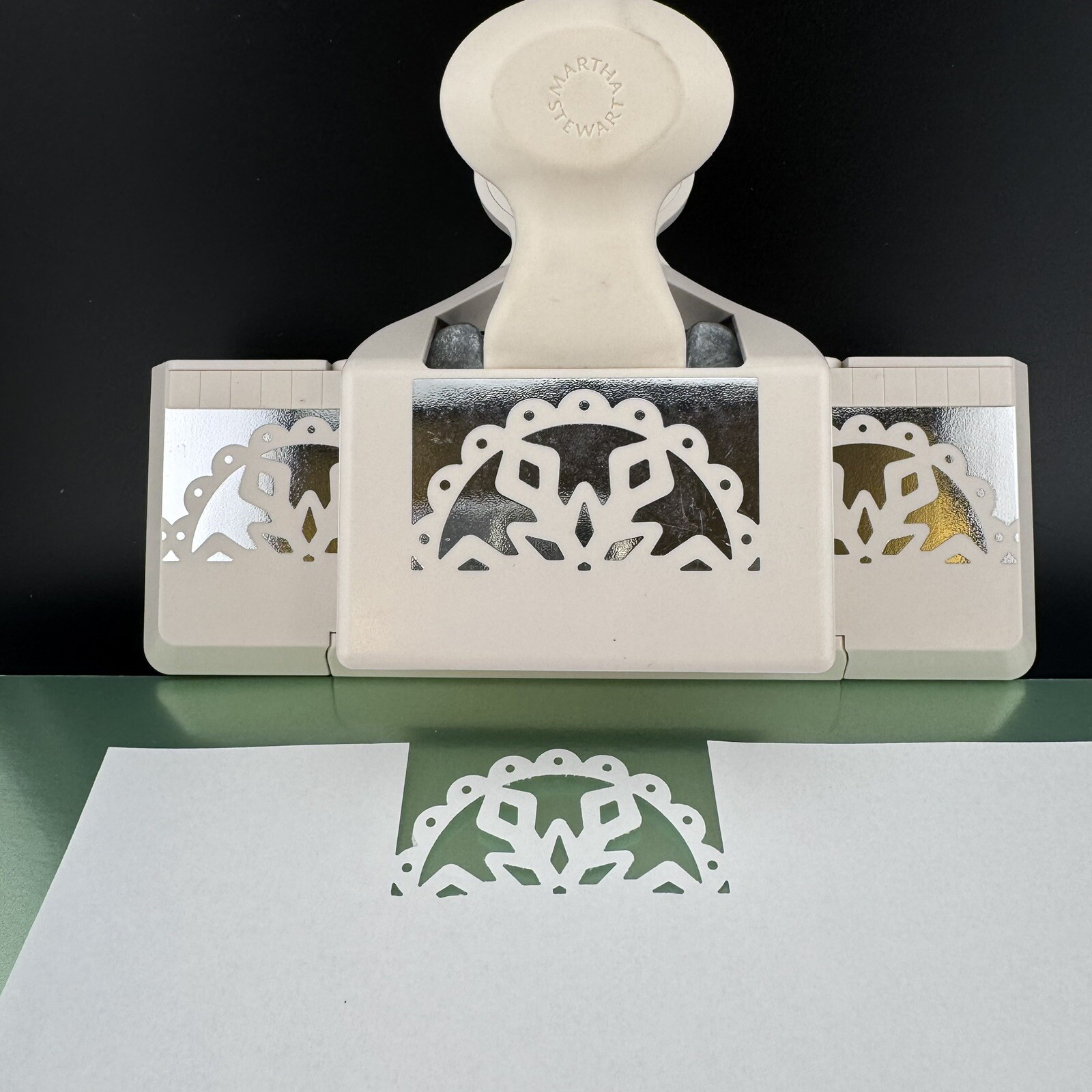 Martha Stewart Large Paper Punch SNOWFLAKE Deep Edge Folding Sides Scrapbooking