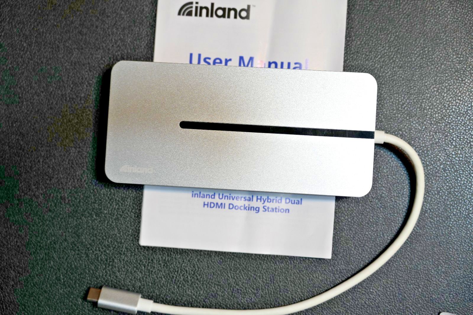 COMPUTER DOCKING STATION  - CONNECTS 8 ITEMS TO A COMPUTER- USB 3.2, Thunderbolt