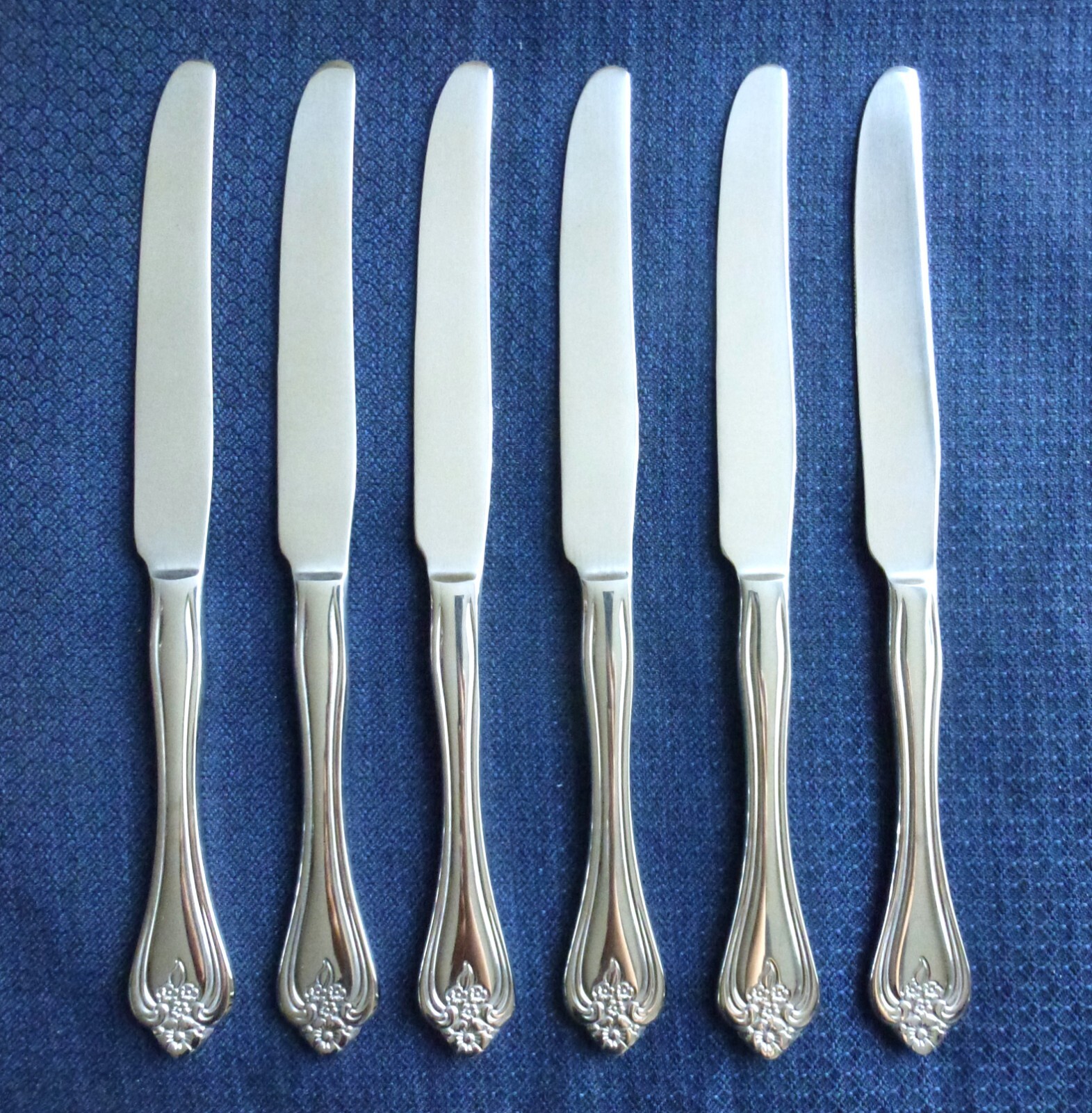 New Oneida BOUTONNIERE Set of 6 Dinner Knives Stainless Flatware