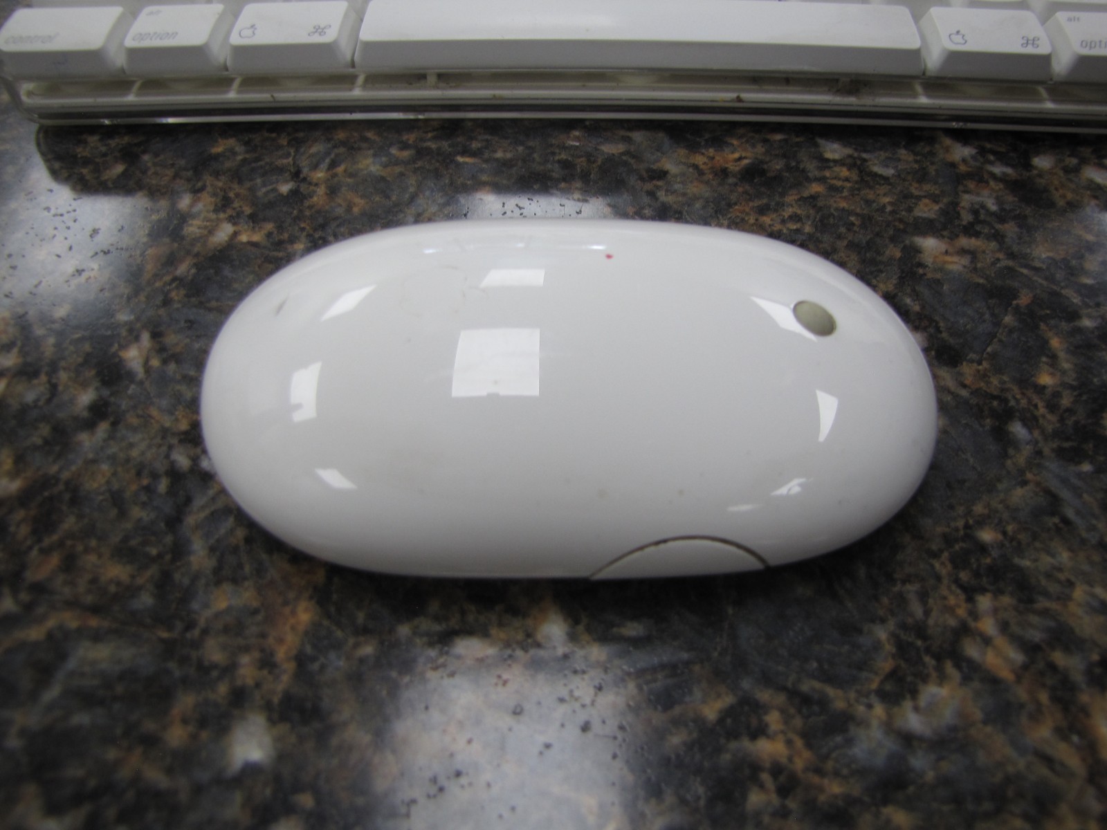 Vintage Apple A1016 Wireless Keyboard & Apple A1197 Mouse - White