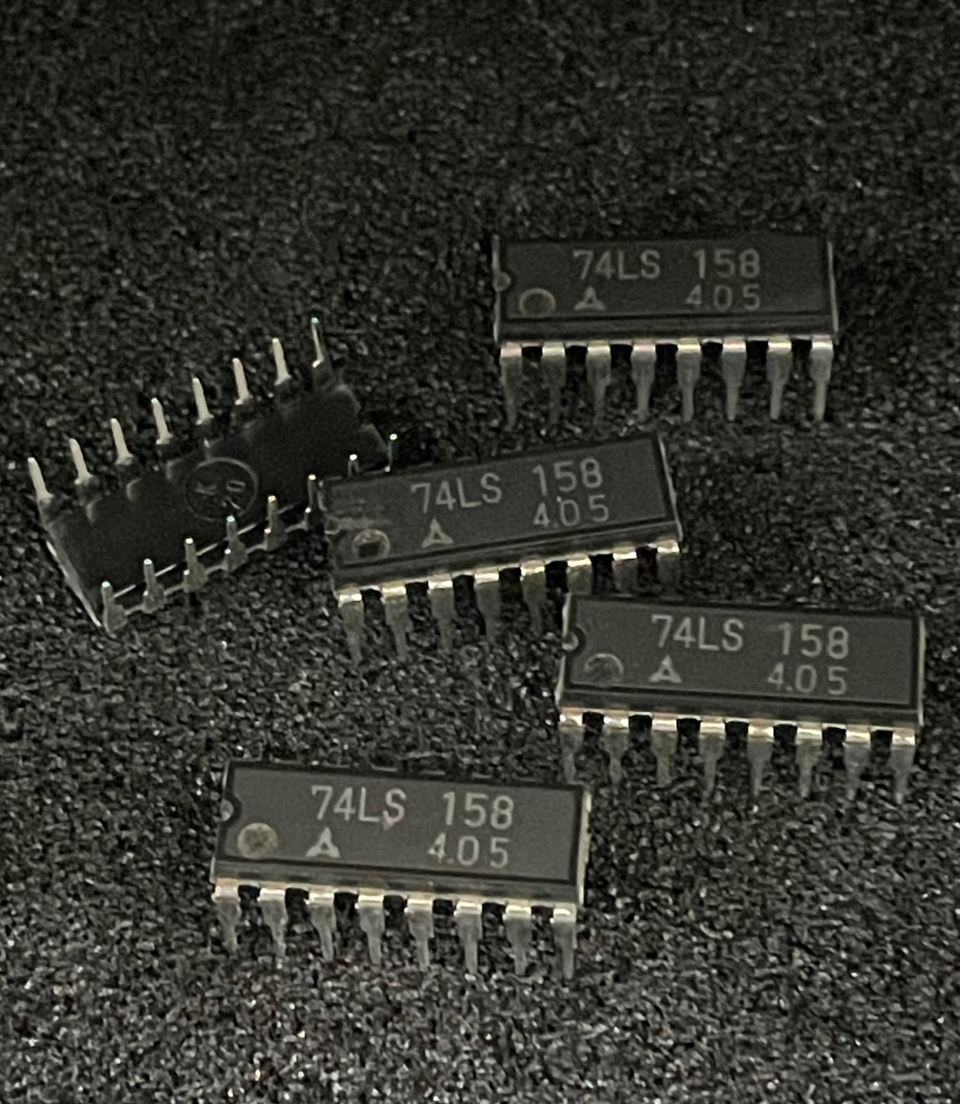 10 pc Mitsubishi 74LS158 Integrated Circuit Plastic Package **NOS
