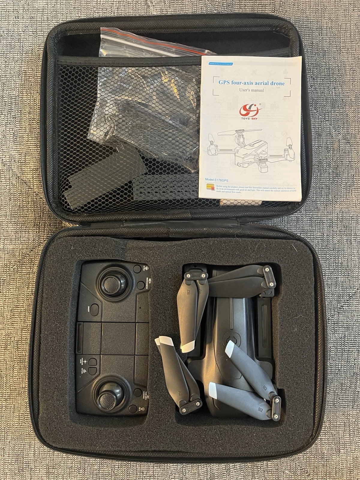 Sky S176GPS Foldable GPS Quadcopter Drone with Carrying Case