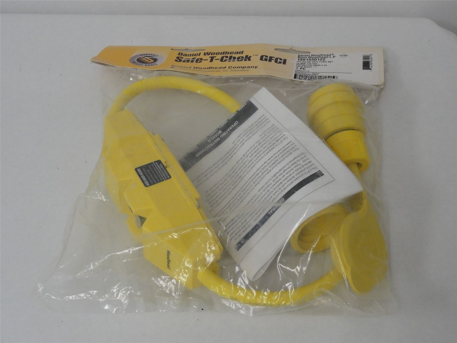 237055 New-No Box; Woodhead 1301530122 CFCI Cordset; 1Ft; 20A; 120VAC; 20052-1