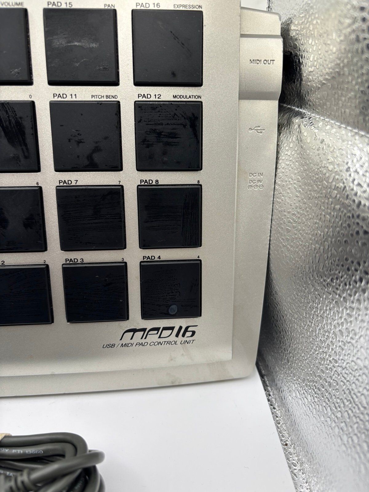 Akai Professional MPD16 USB/MIDI Pad Controller for Windows & Macintosh