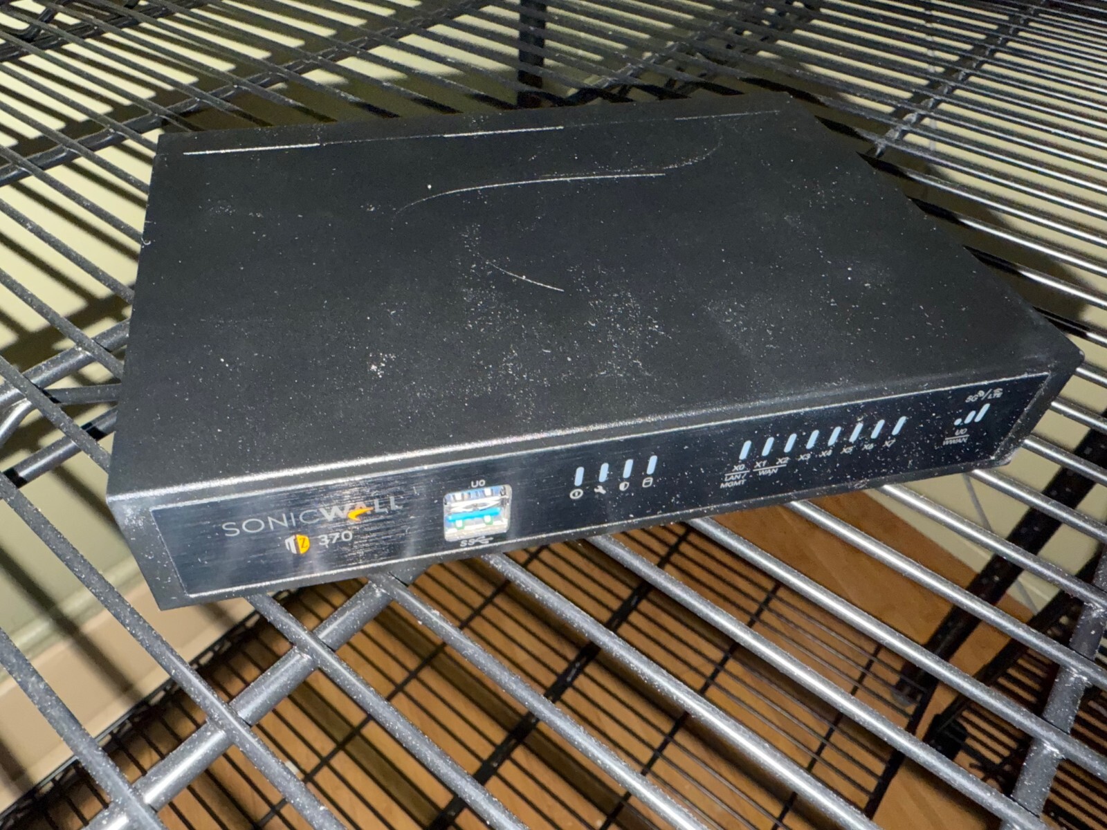 SonicWall TZ370 + Essential Edition | Subscriptions till 04/2026 | FAST SHIP