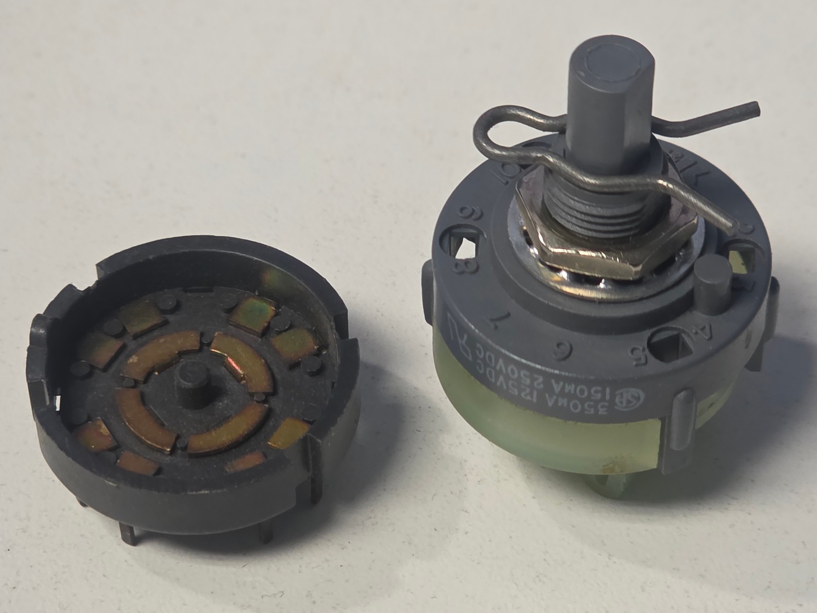 C&K A402-03-R-N-MC-Q  Rotary Switch, 4P2T, 1.2A 125VAC, Bass 122-1050-015 (NOS)