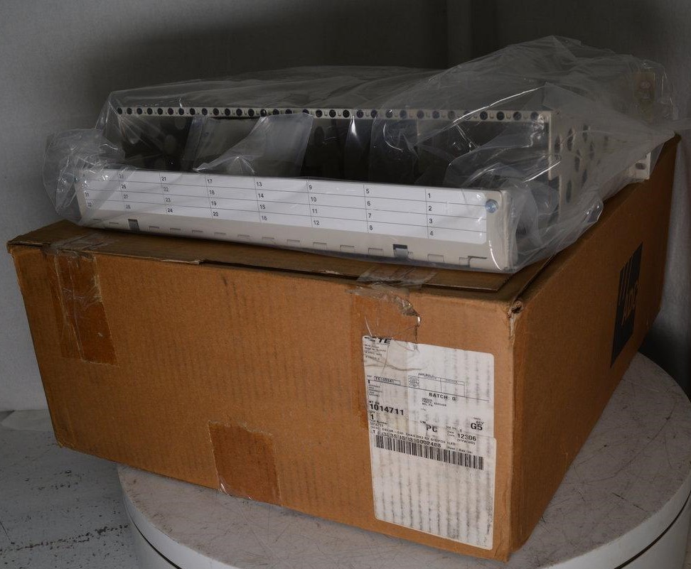 NEW OPEN BOX TE DSX4R-C32 1014711 Cross Connect Panel